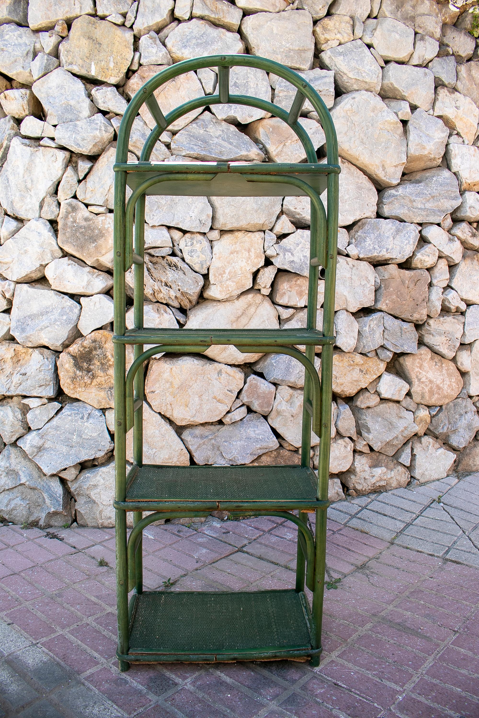 1970s Spanish 4-Rack Lace Wicker & Bamboo Green Shelf For Sale 1