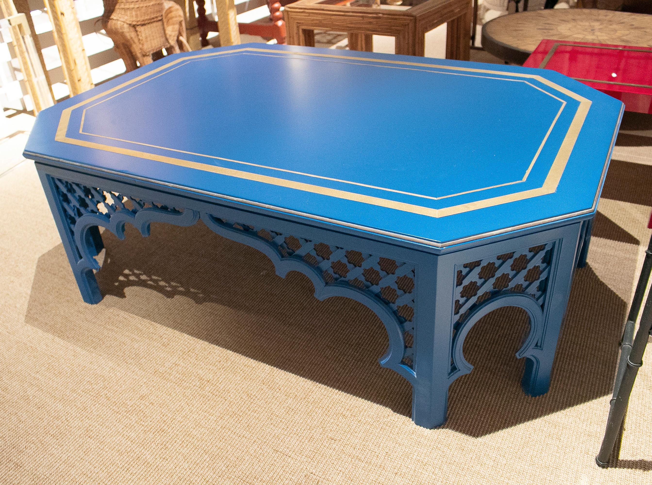 1970s Spanish Al-Andalus Inspired Wood and Brass Blue Coffee Table For Sale 3
