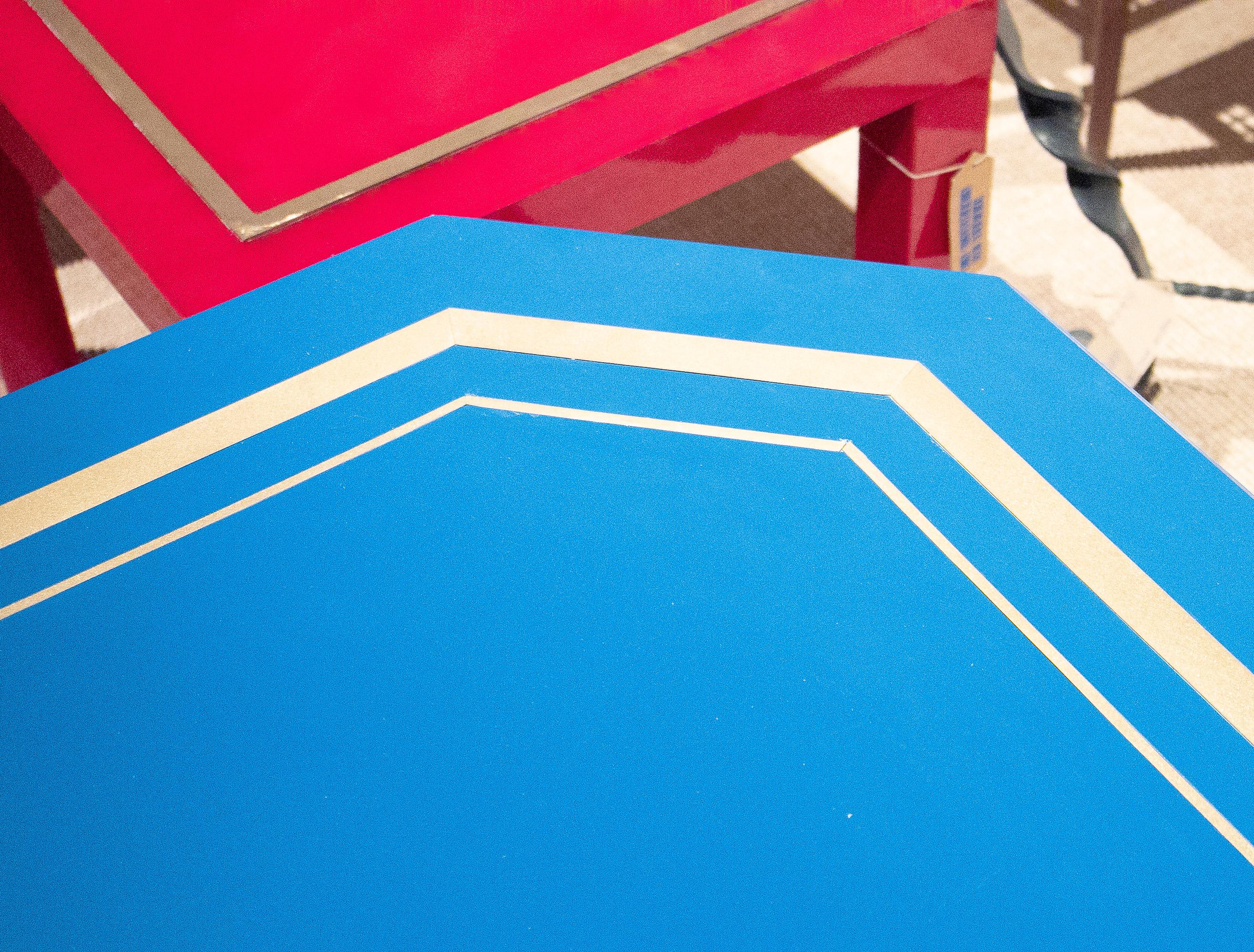 Table basse espagnole d'inspiration Al-Andalus des années 1970 en bois et laiton bleu en vente 4