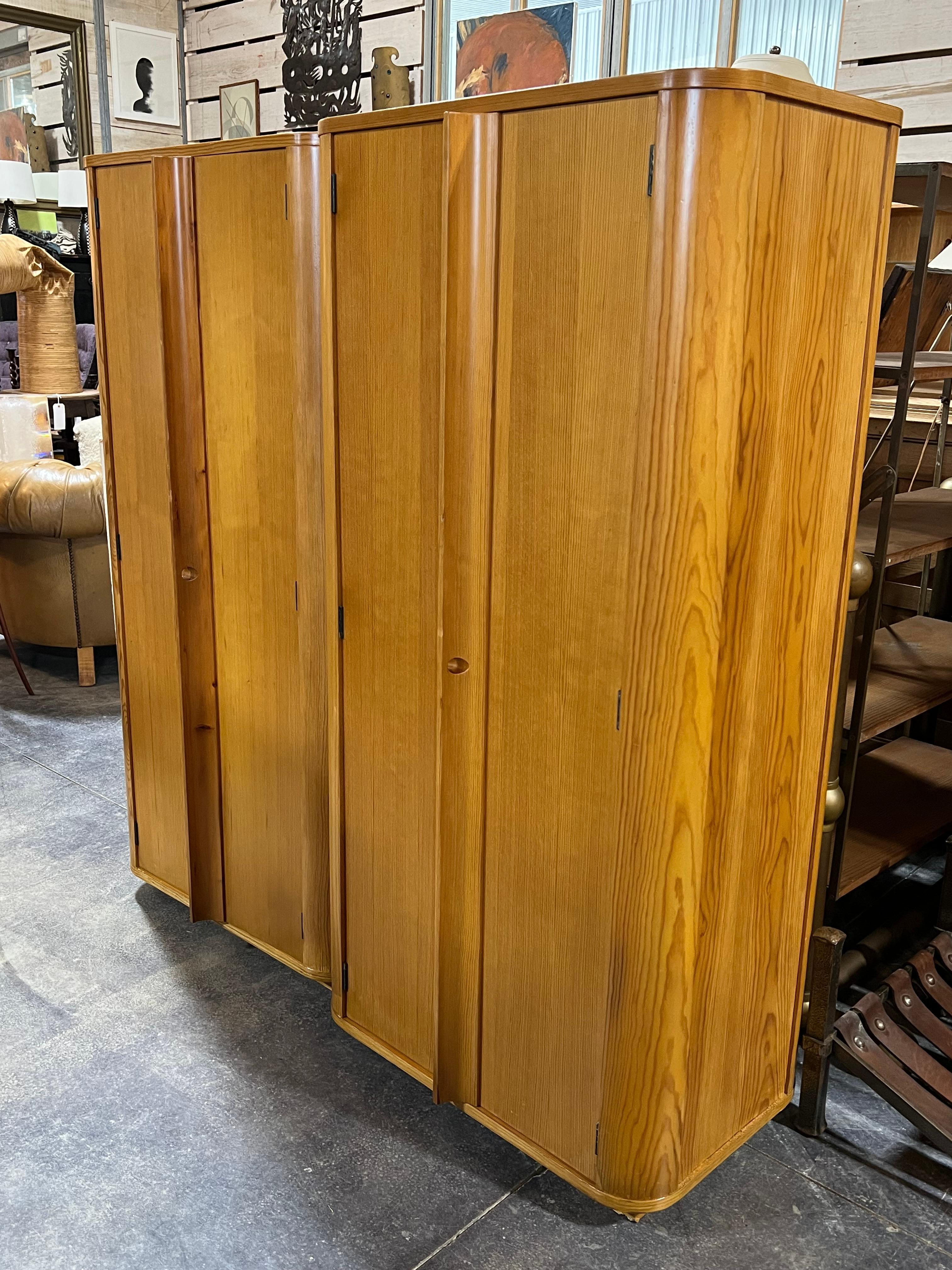 Fin du 20e siècle Armoire espagnole en aran des années 1970 par Jordi Vilanova en vente