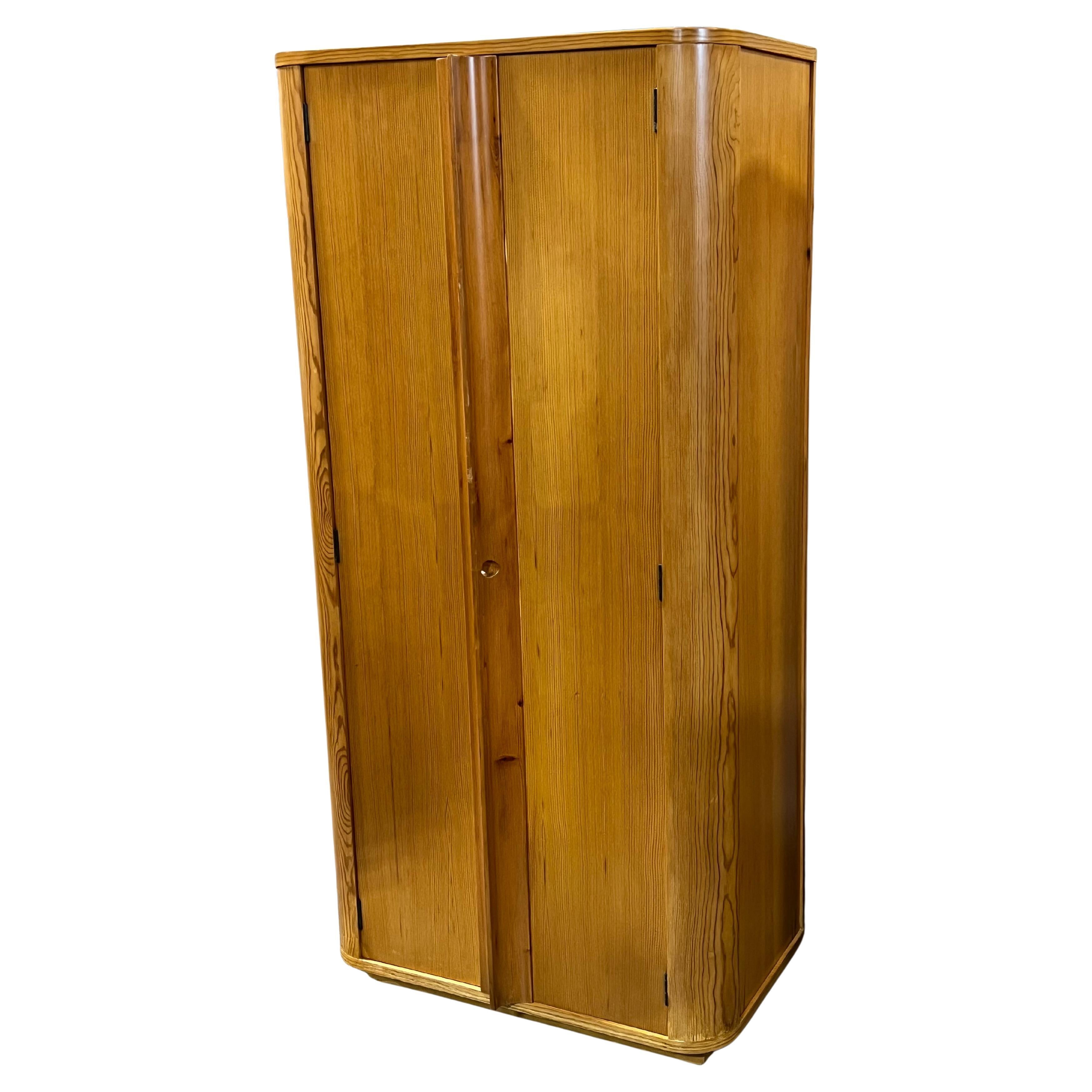 Armoire espagnole en aran des années 1970 par Jordi Vilanova