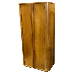 Kleiderschränke und Kommoden aus Holz