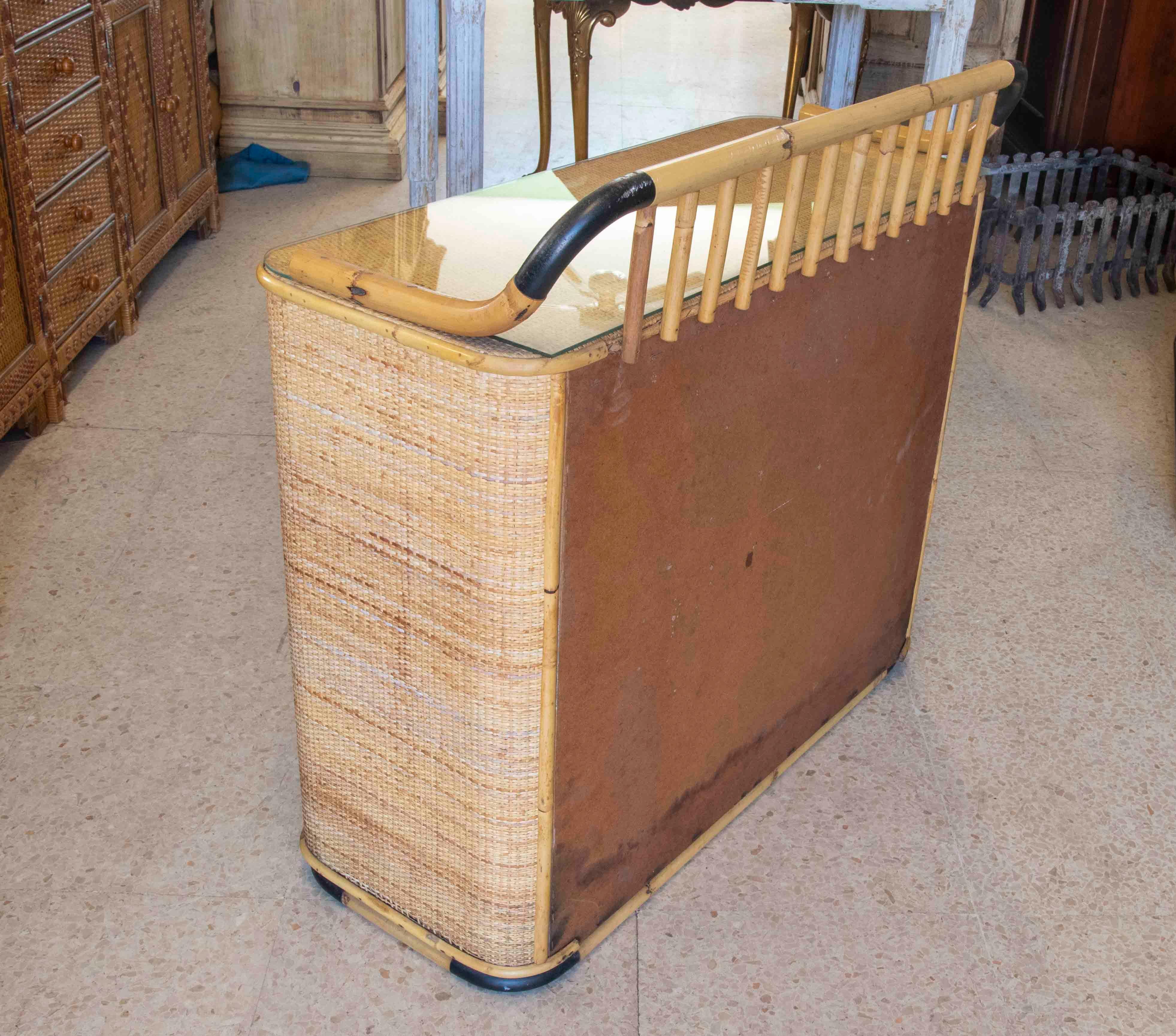 1970s Spanish Bamboo and Wicker Chest with Four Drawers  For Sale 1