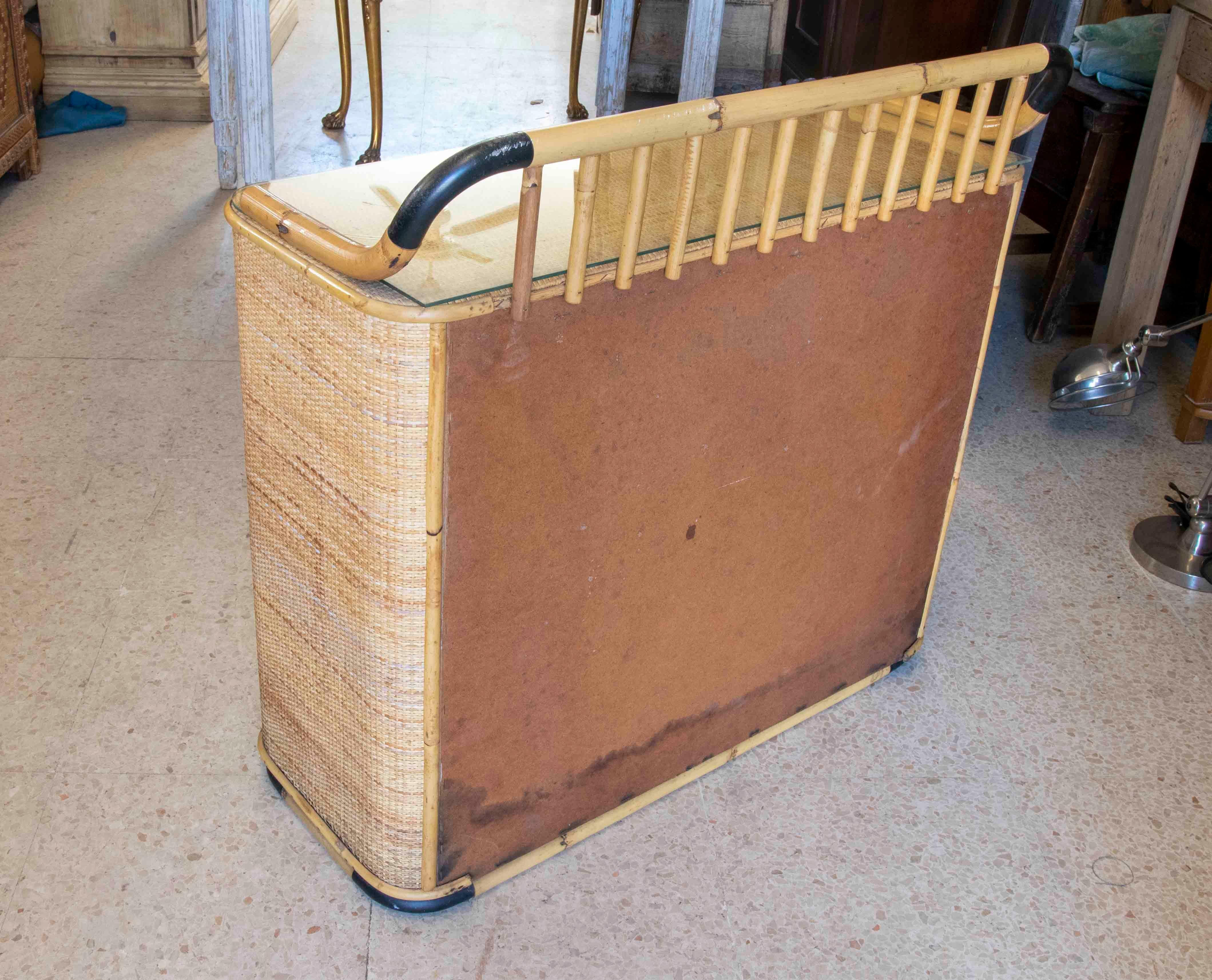 1970s Spanish Bamboo and Wicker Chest with Four Drawers  For Sale 3