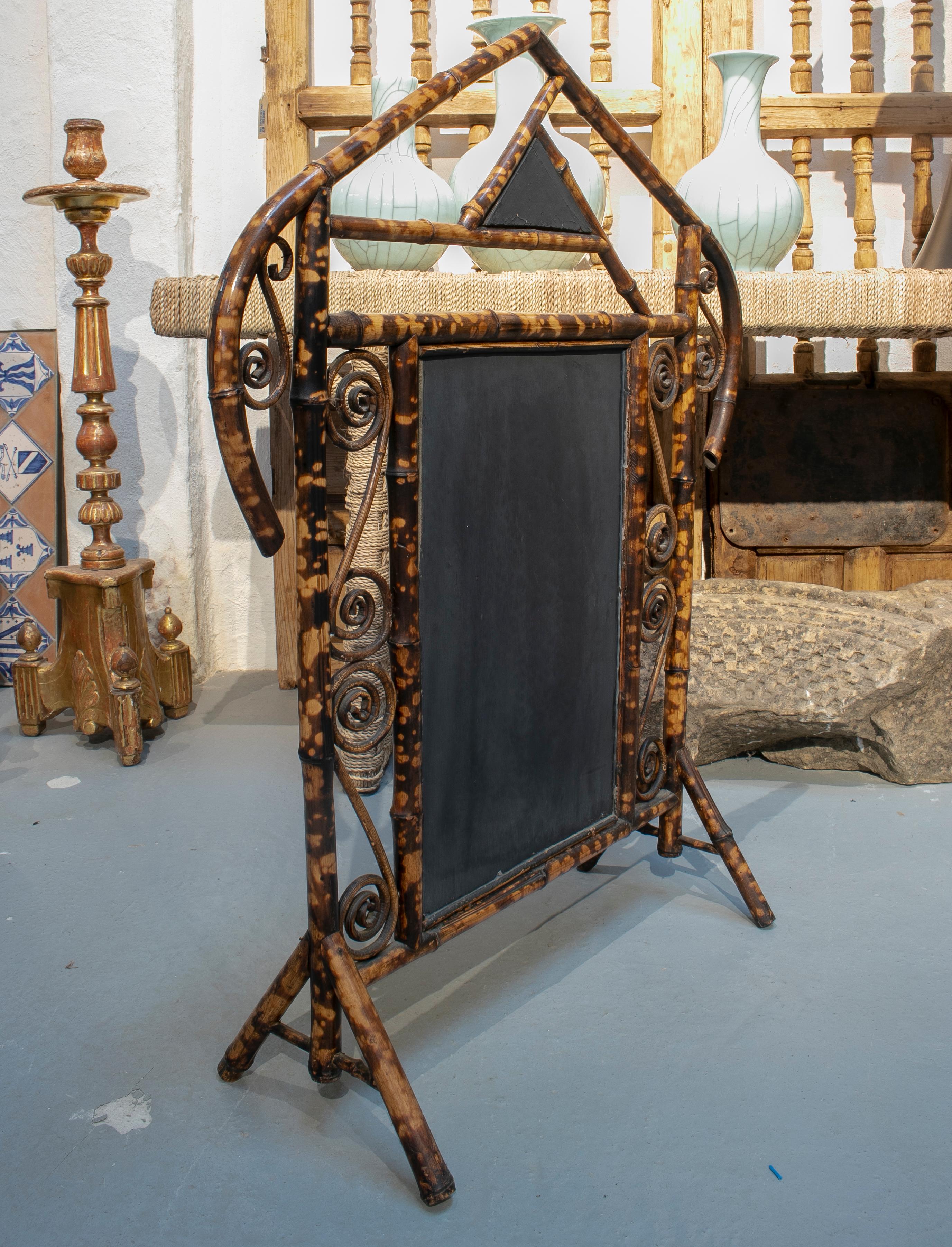 1970s Spanish Bamboo Fire Screen with Flower Painting In Good Condition In Marbella, ES