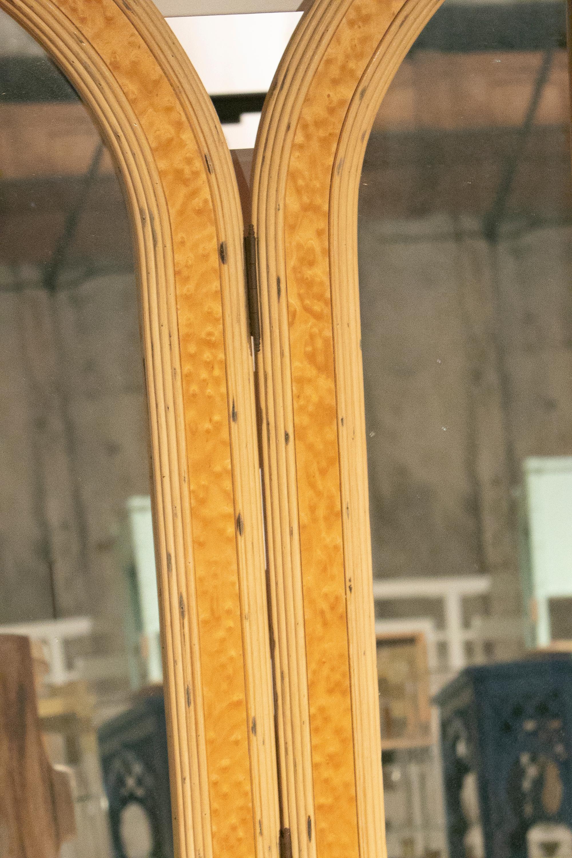 Specchio pieghevole triplo in bambù spagnolo del 1970 in vendita 1