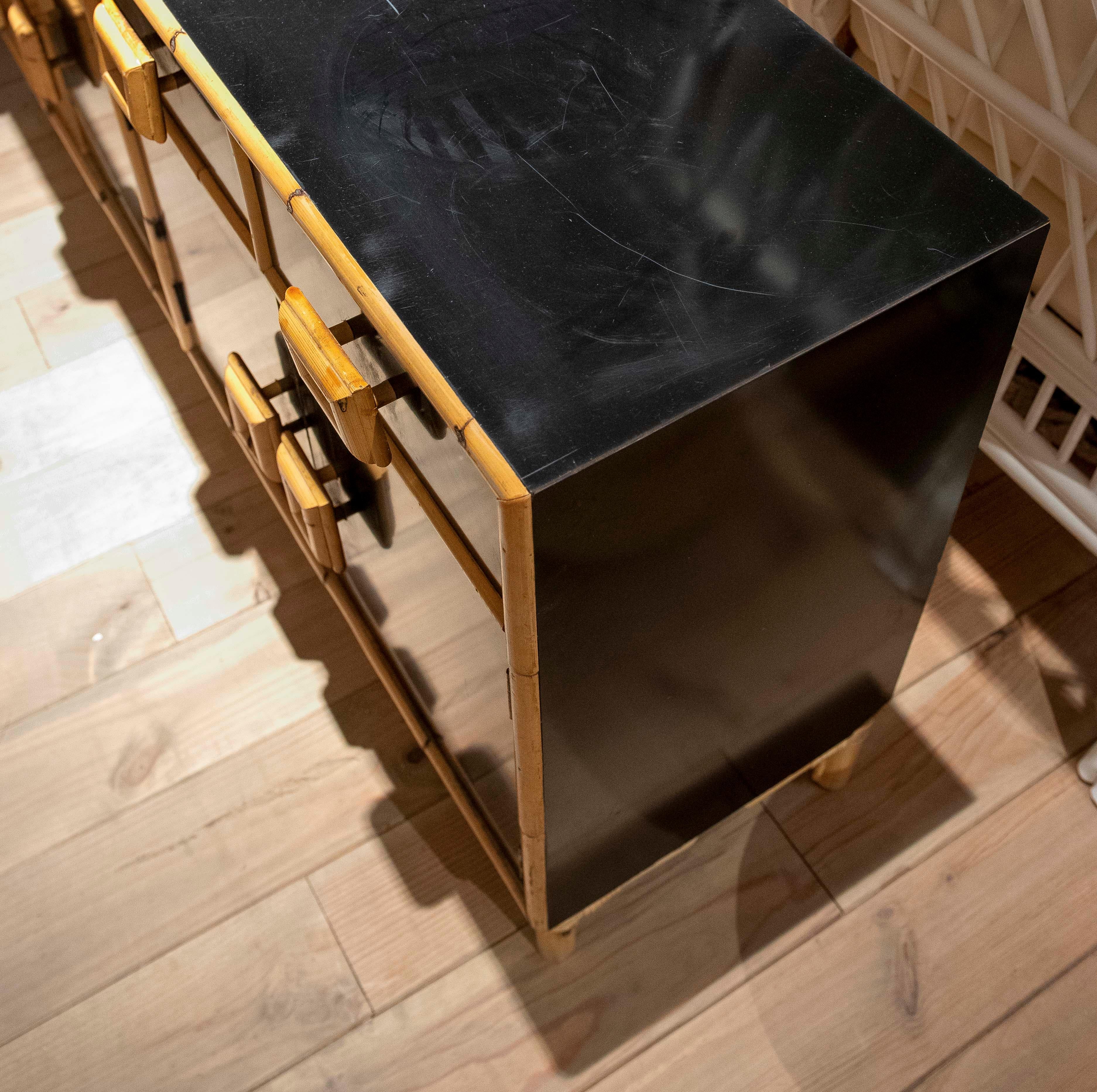 1970 Spanish Black Bamboo and Formica Sideboard with Drawers and Doors (buffet espagnol en bambou noir et formica avec tiroirs et portes) en vente 7