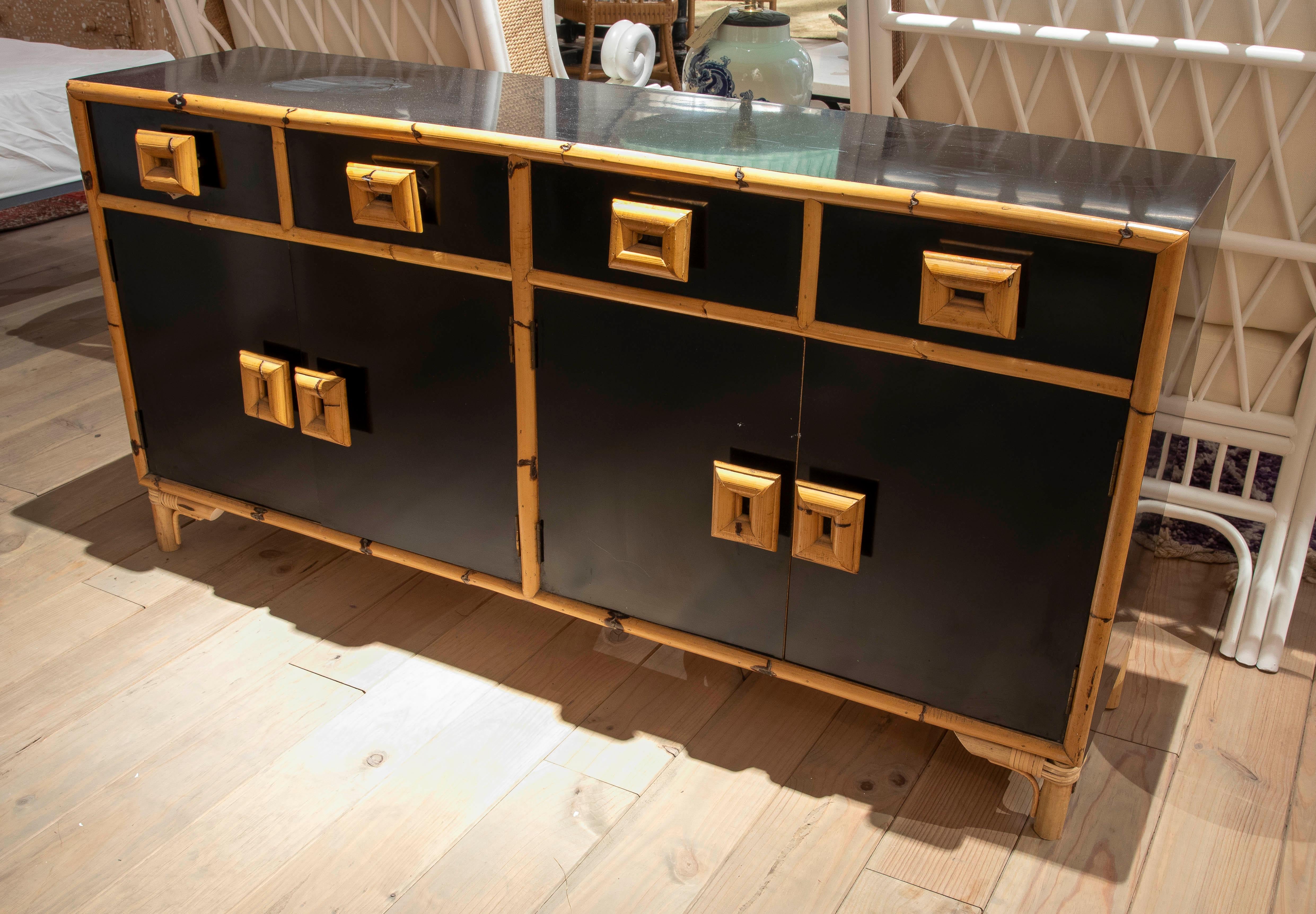 1970 Spanish Black Bamboo and Formica Sideboard with Drawers and Doors (buffet espagnol en bambou noir et formica avec tiroirs et portes) 