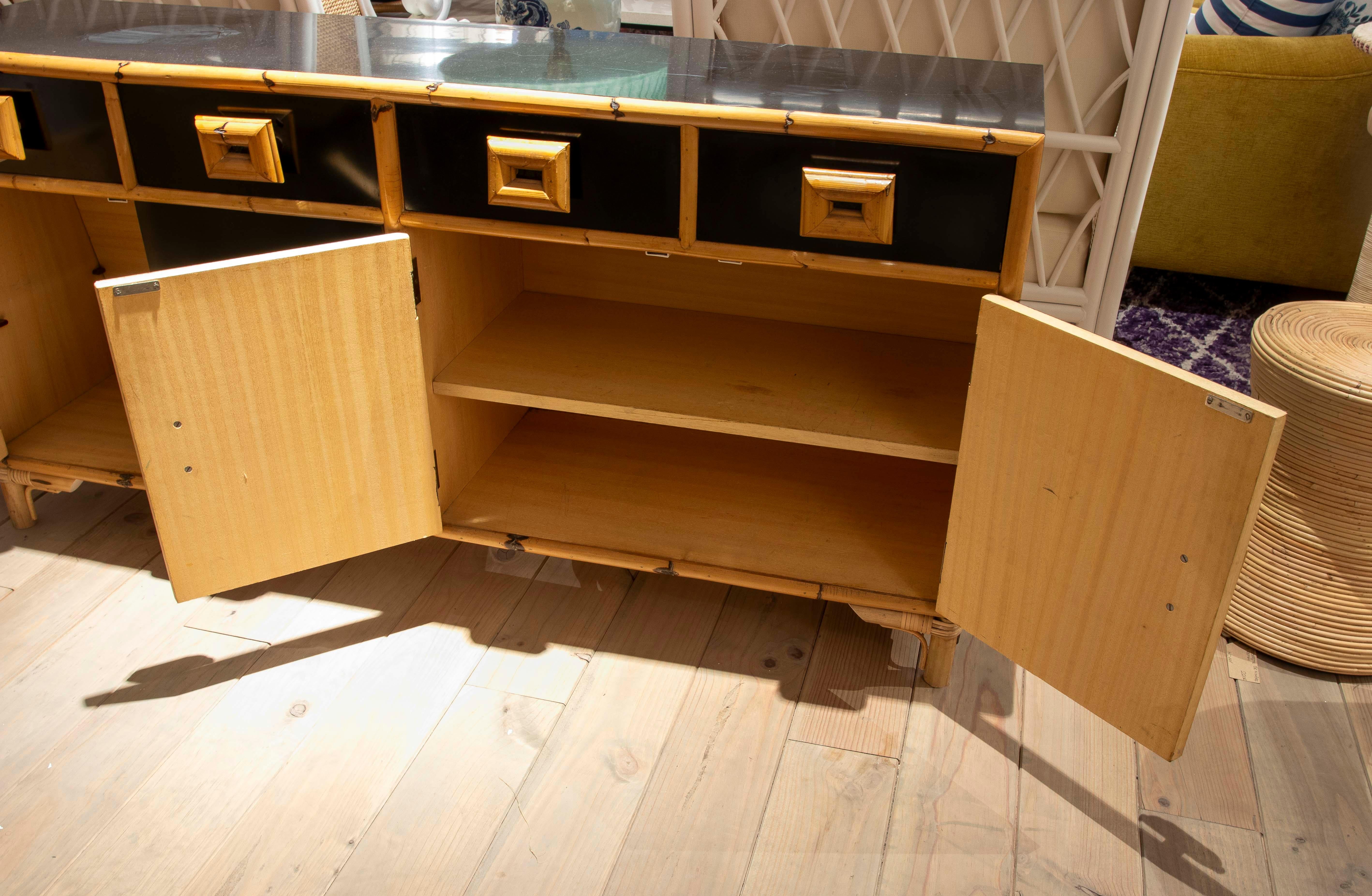 Bambou 1970 Spanish Black Bamboo and Formica Sideboard with Drawers and Doors (buffet espagnol en bambou noir et formica avec tiroirs et portes) en vente