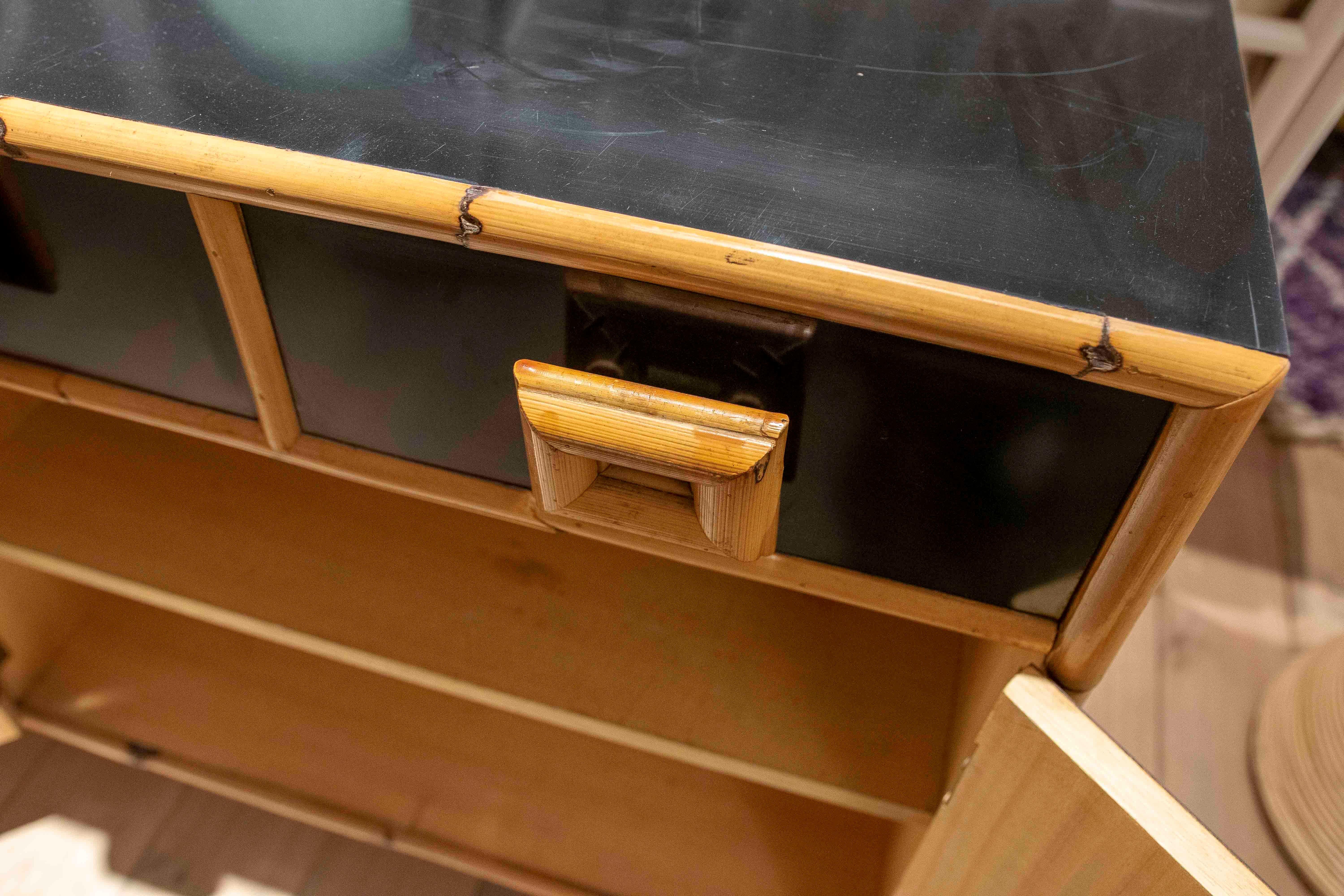 1970 Spanish Black Bamboo and Formica Sideboard with Drawers and Doors (buffet espagnol en bambou noir et formica avec tiroirs et portes) en vente 2