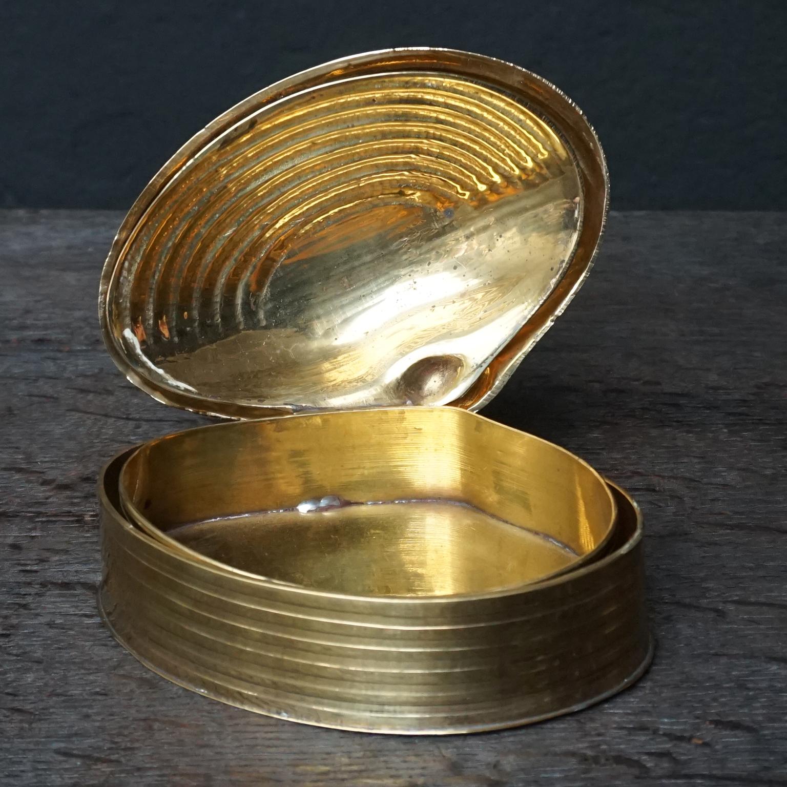 1970s Spanish Brass Clam Shell Nesting Set of Three Hinged Lid Trinket Boxes 6