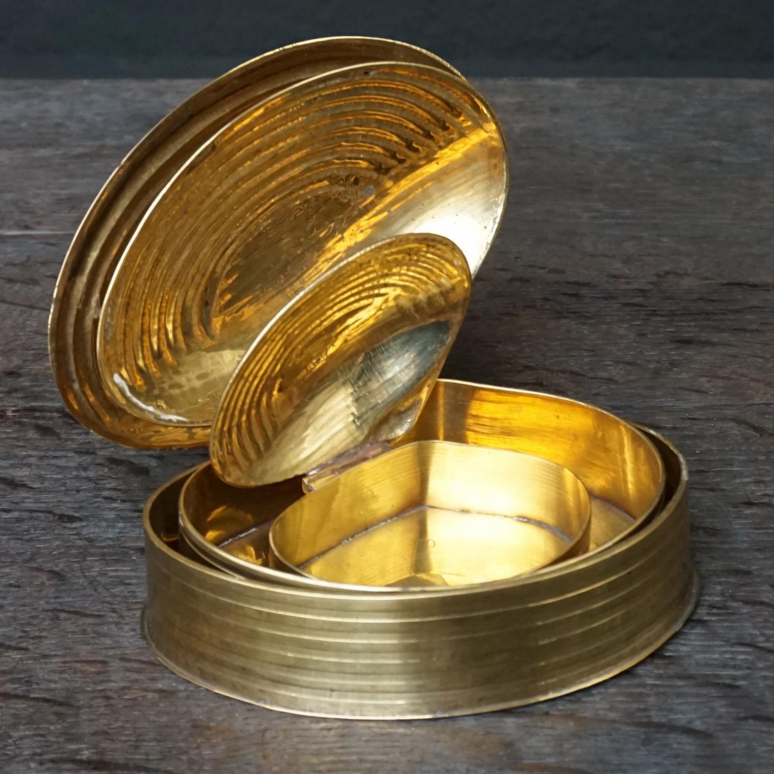 1970s Spanish Brass Clam Shell Nesting Set of Three Hinged Lid Trinket Boxes 4