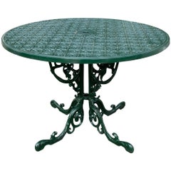 Table de jardin ronde en fonte espagnole verte des années 1970