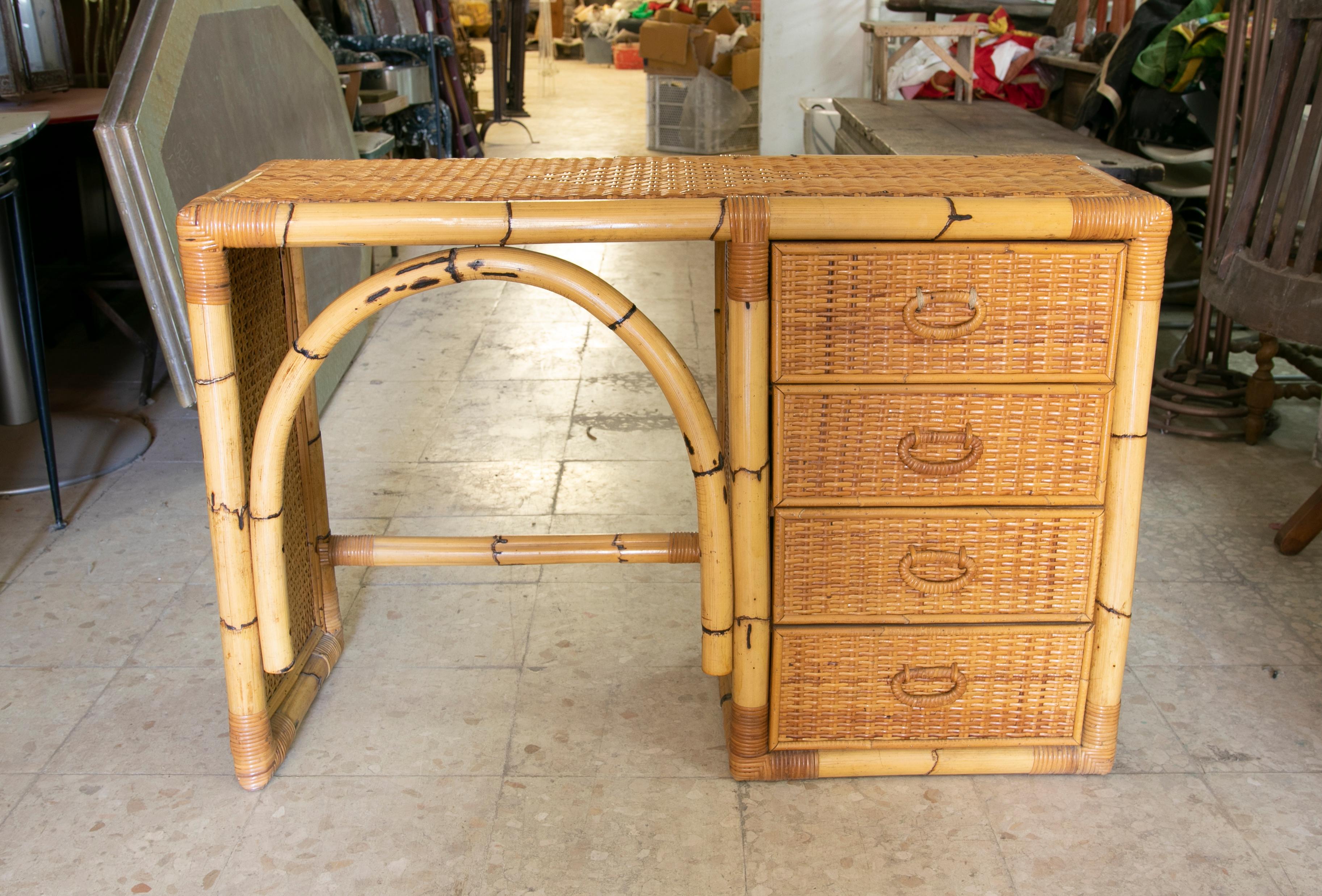 1970s Spanish Desk Made of Bamboo and Wicker with Four Drawers In Good Condition For Sale In Marbella, ES