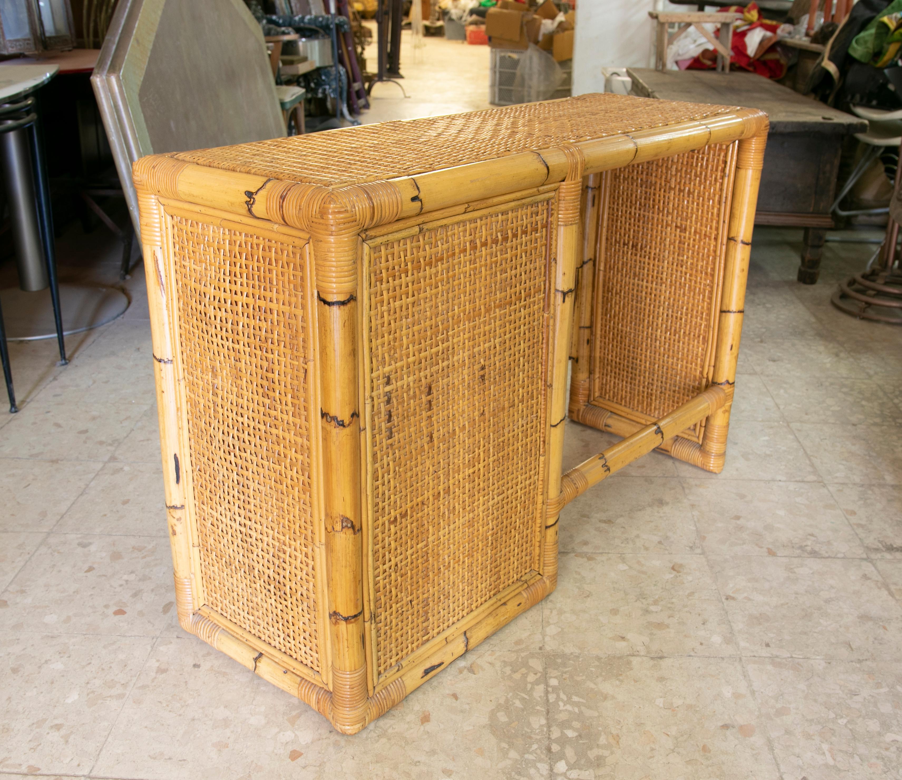 1970s Spanish Desk Made of Bamboo and Wicker with Four Drawers For Sale 1