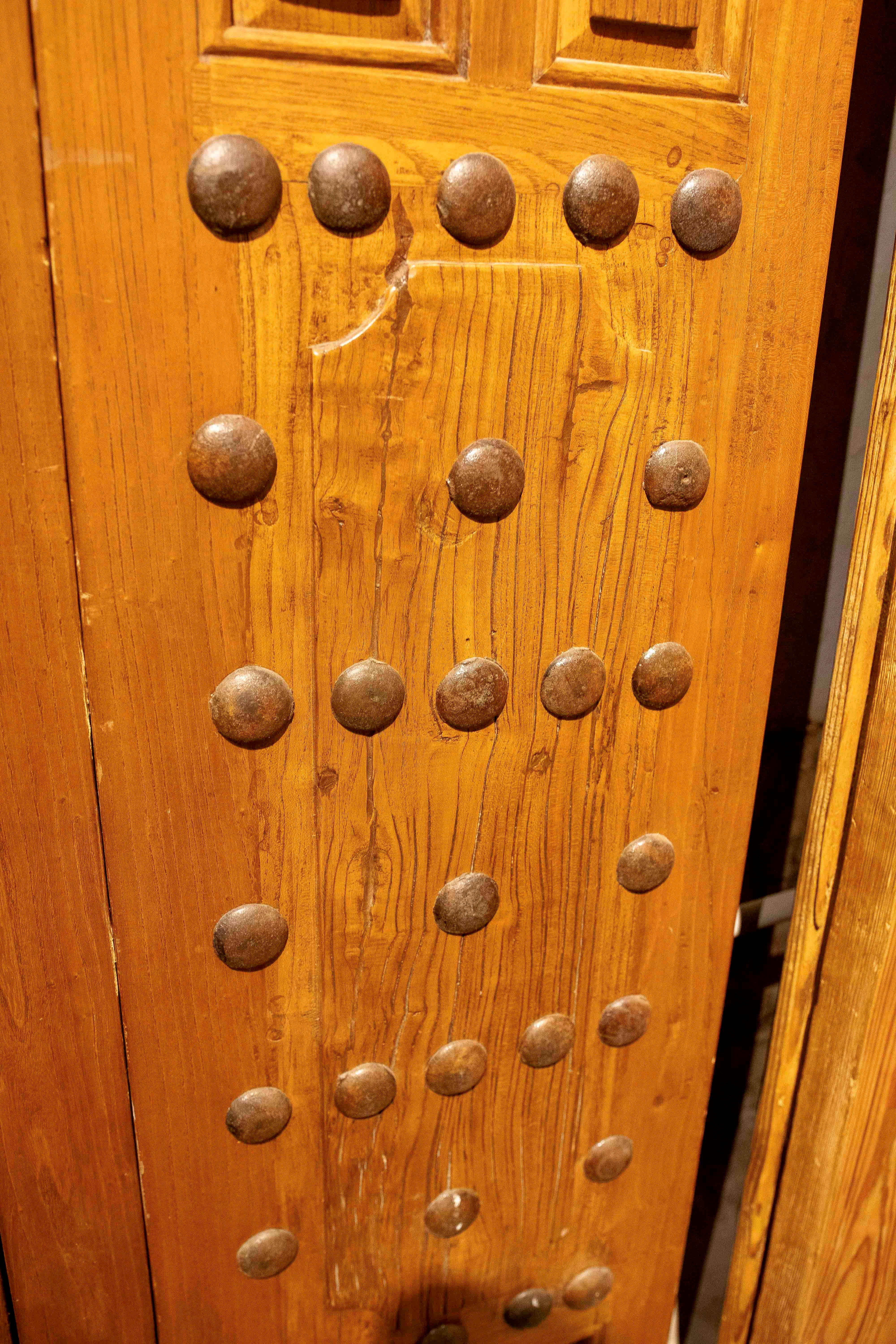 1970s Spanish Elm Wood Doors with Castilian-style Wrought Iron Studs For Sale 7