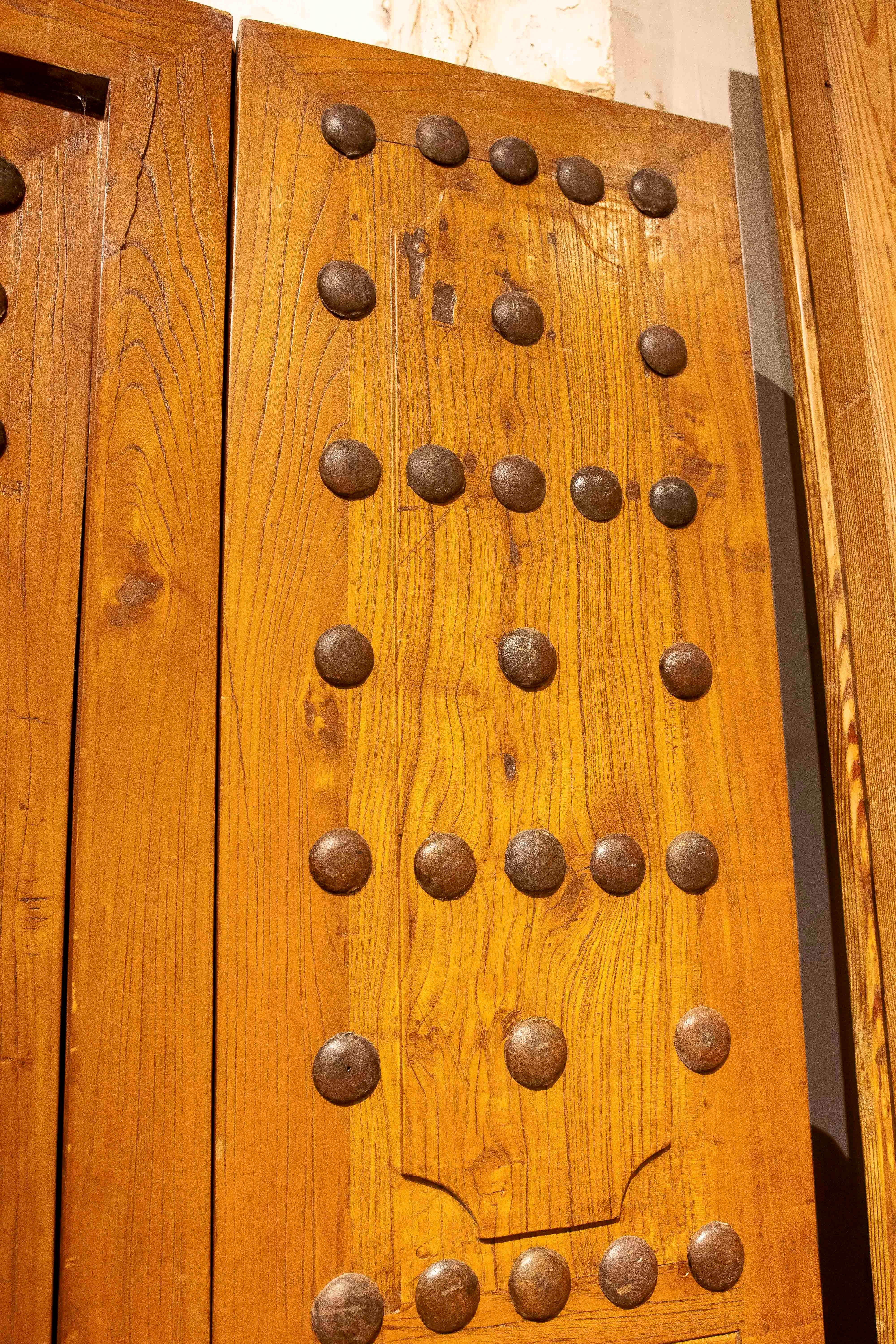 1970s Spanish Elm Wood Doors with Castilian-style Wrought Iron Studs In Good Condition For Sale In Marbella, ES