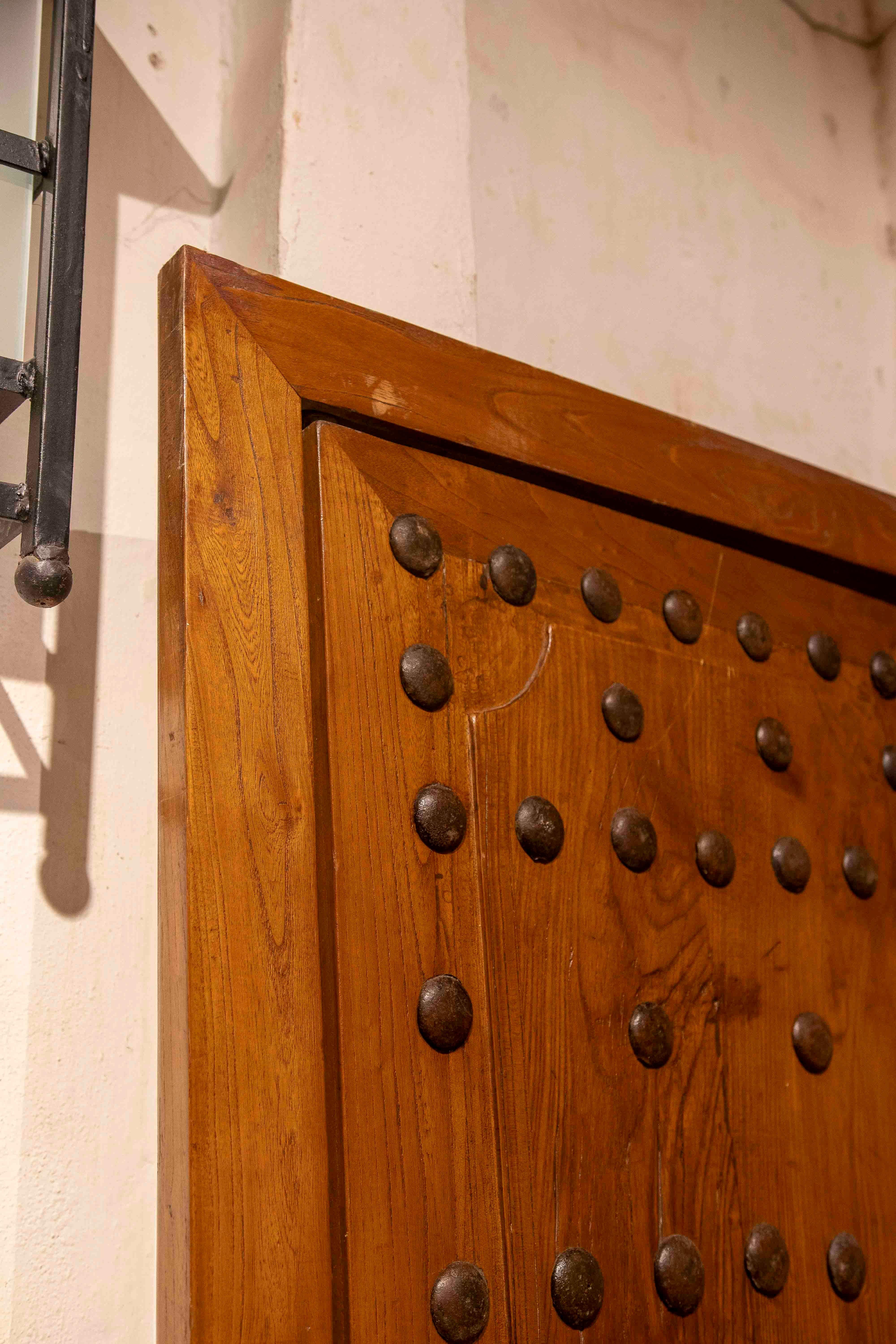 1970s Spanish Elm Wood Doors with Castilian-style Wrought Iron Studs For Sale 5