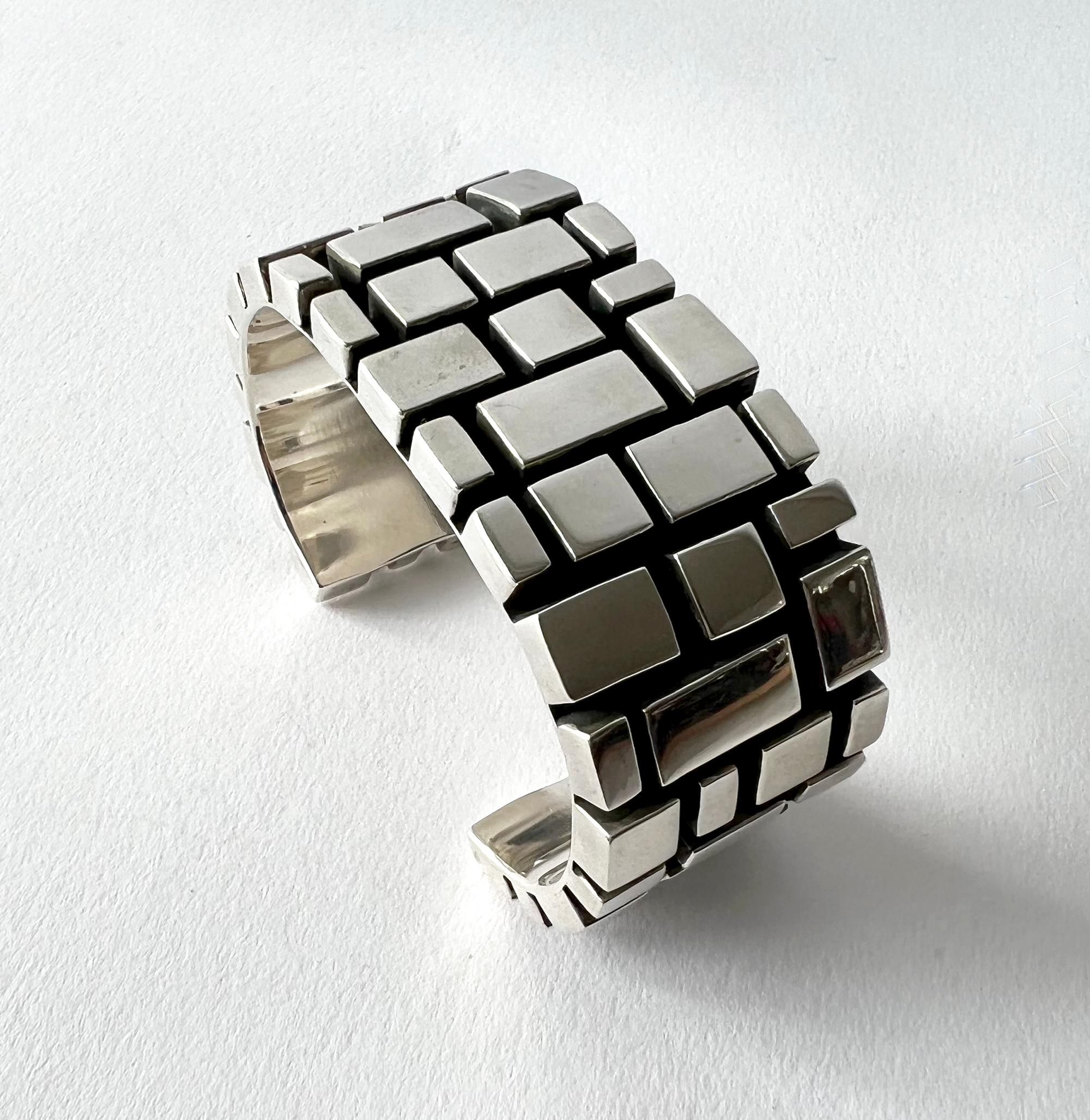 Spanisches geometrisches modernistisches Herren-Manschettenarmband aus Sterlingsilber, 1970er Jahre im Zustand „Gut“ in Palm Springs, CA