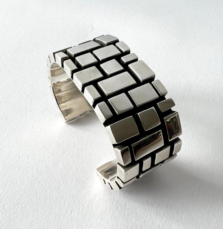 Women's or Men's 1970s Spanish Geometric Modernist Sterling Silver Gentlemens Cuff Bracelet For Sale