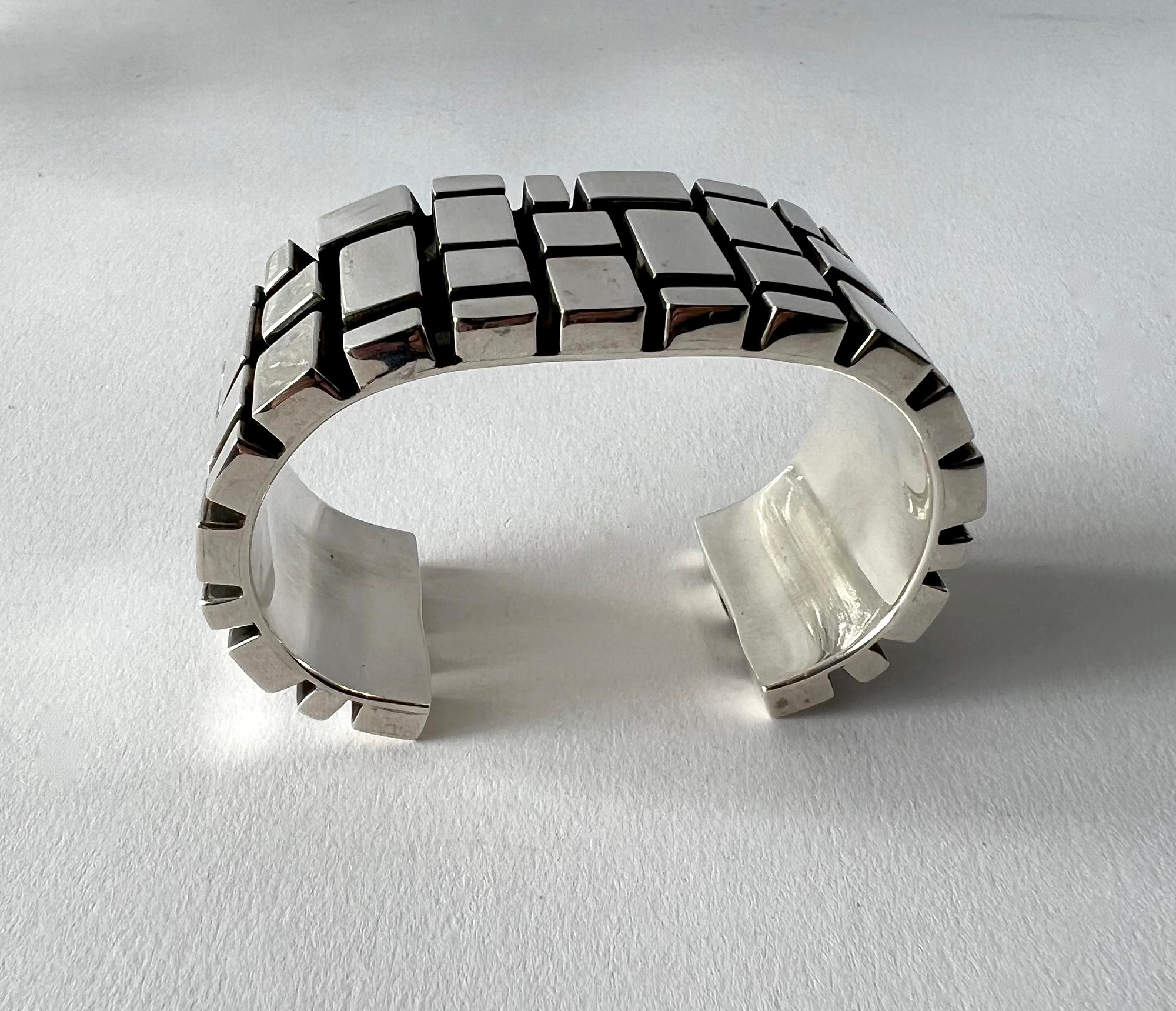 Spanisches geometrisches modernistisches Herren-Manschettenarmband aus Sterlingsilber, 1970er Jahre für Damen oder Herren