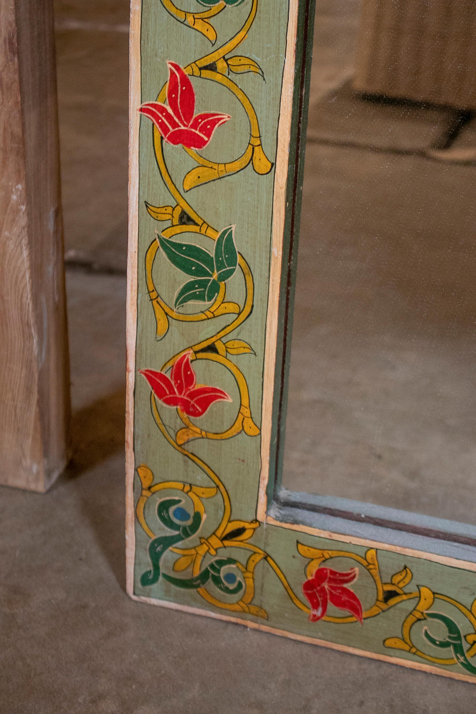 Specchio da parete ad arco in legno dipinto a mano degli anni '70 in Spagna in vendita 6
