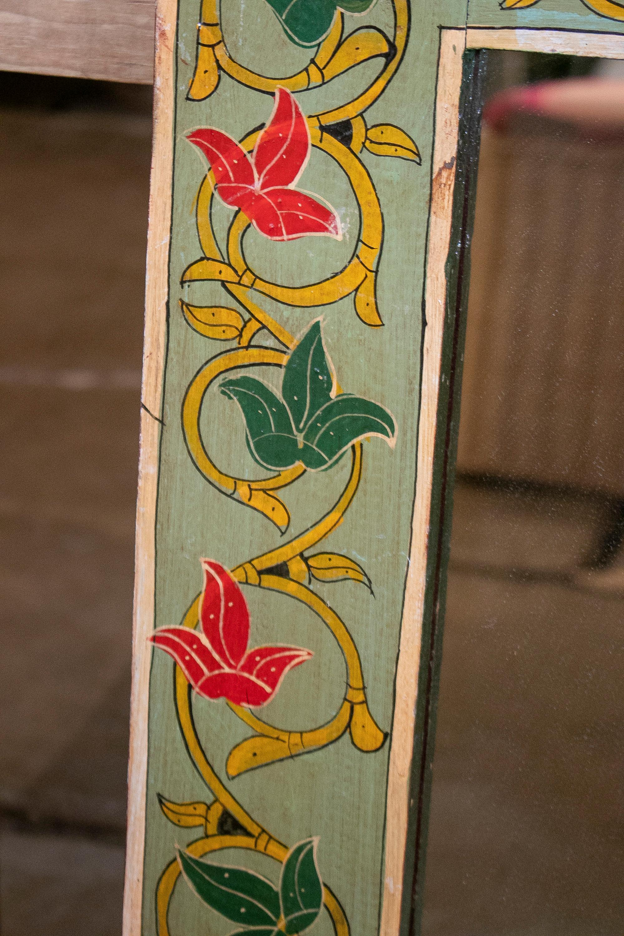 Specchio da parete ad arco in legno dipinto a mano degli anni '70 in Spagna in vendita 8