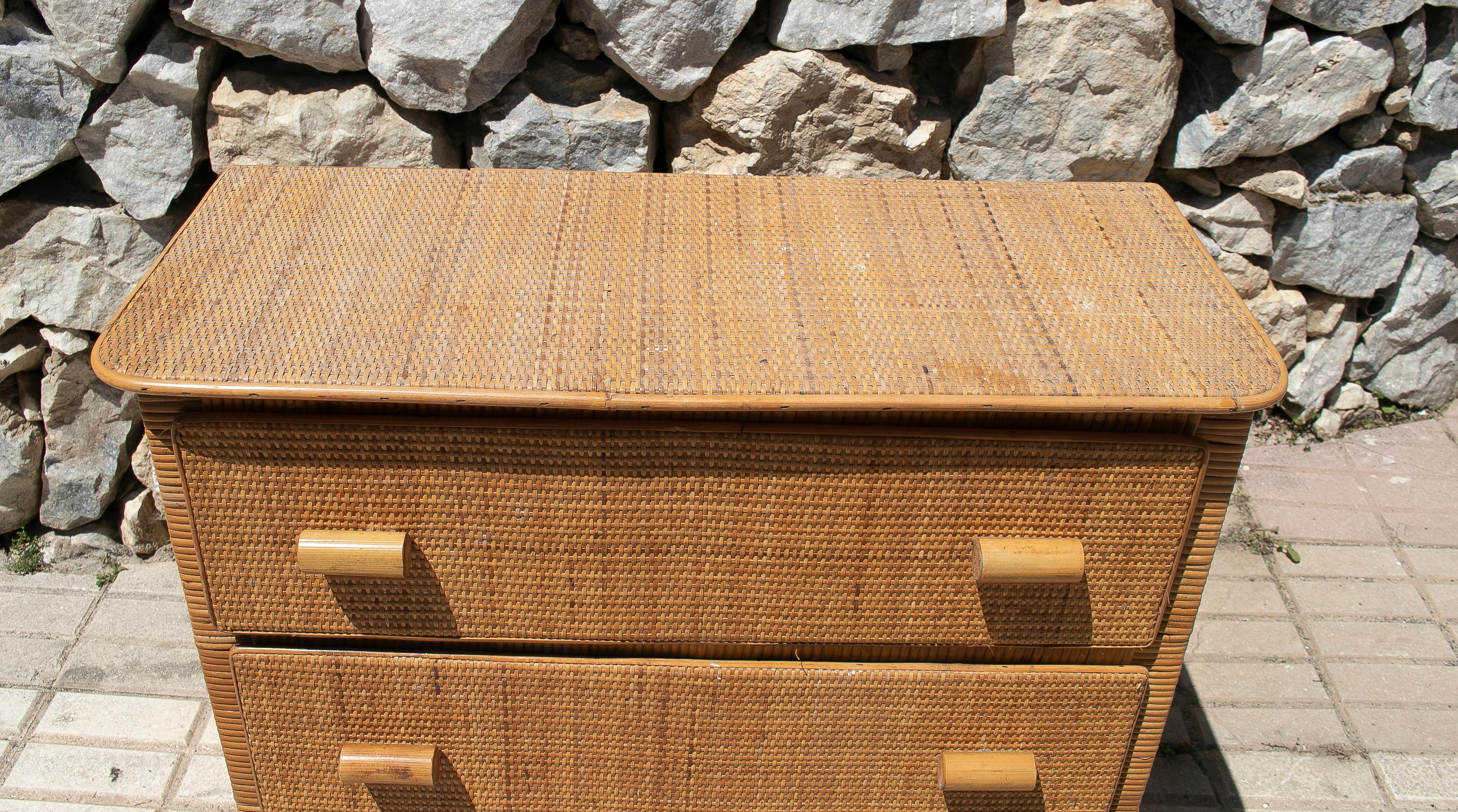 1970s Spanish Hand Woven Lace Wicker 3-Drawer Commode Chest In Good Condition For Sale In Marbella, ES