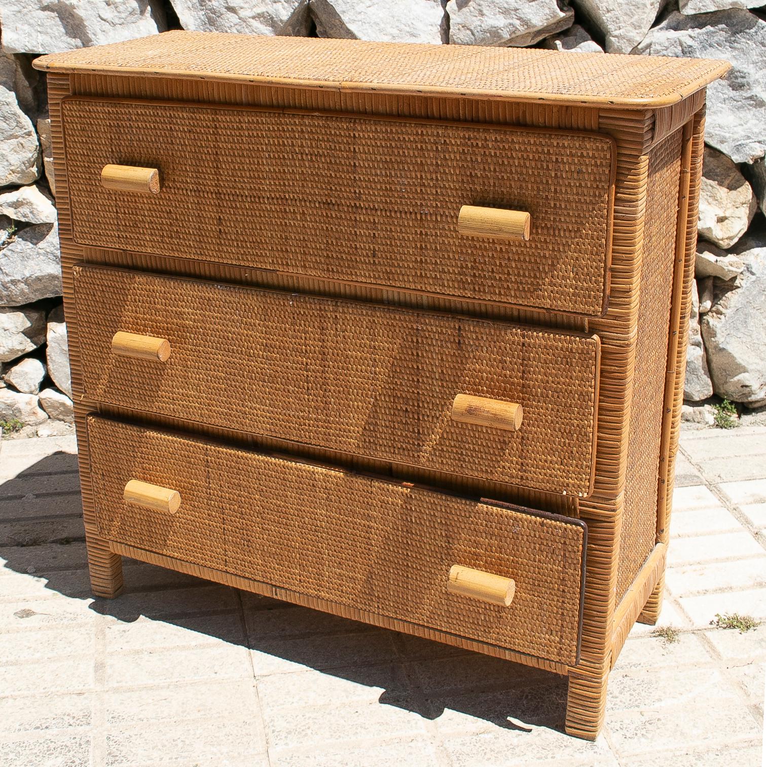 20th Century 1970s Spanish Hand Woven Lace Wicker 3-Drawer Commode Chest For Sale