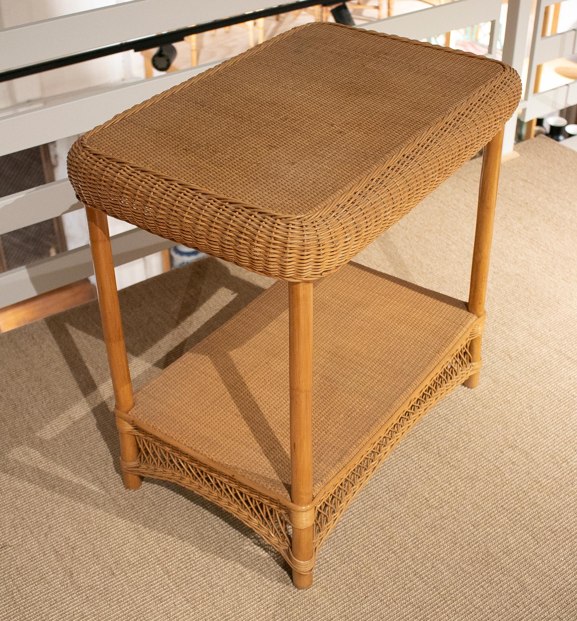 1970s Spanish Hand Woven Wicker & Bamboo Side Table w/ Low Shelf In Good Condition In Marbella, ES