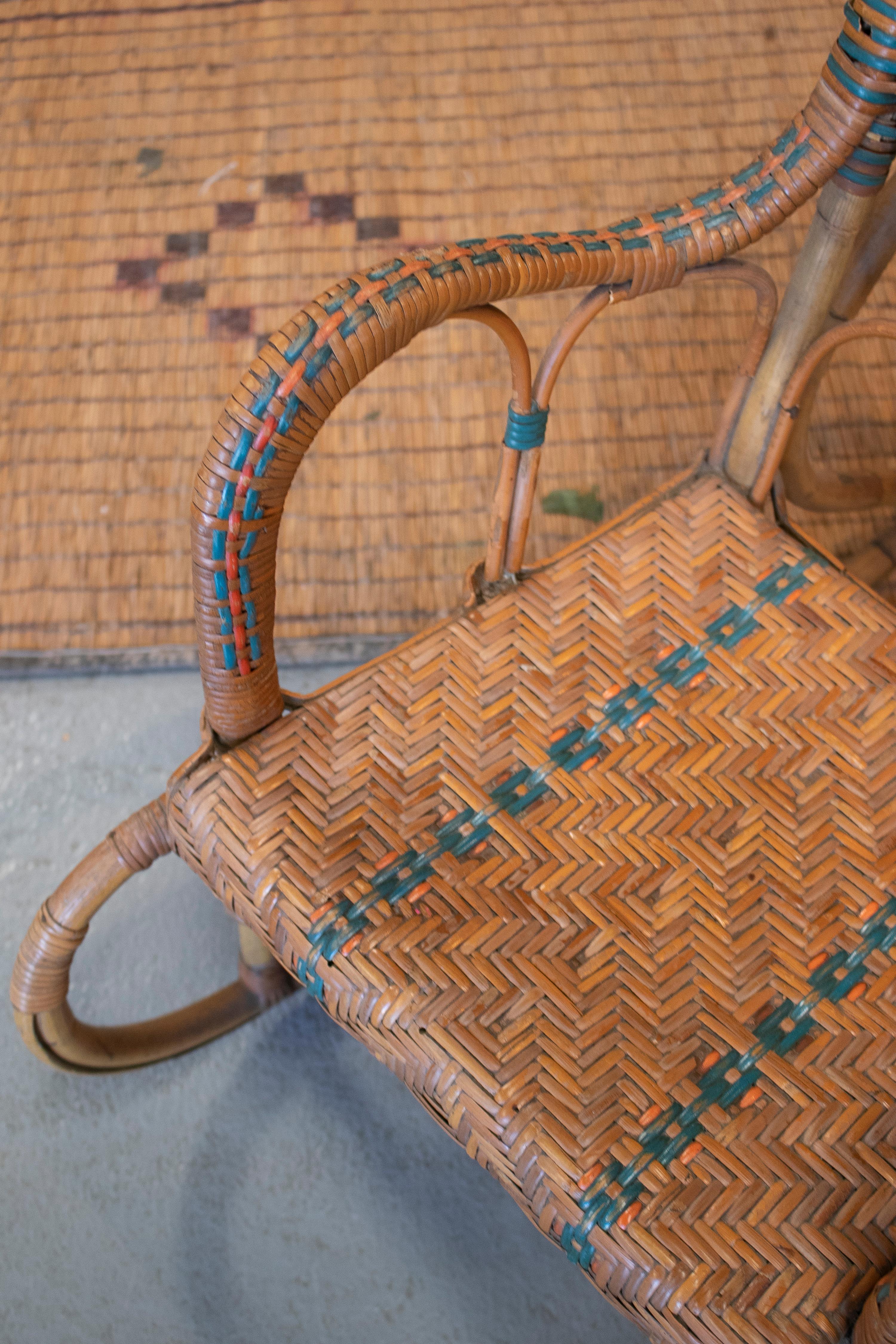 1970s Spanish Hand Woven Wicker Child's Rocking Chair In Good Condition In Marbella, ES