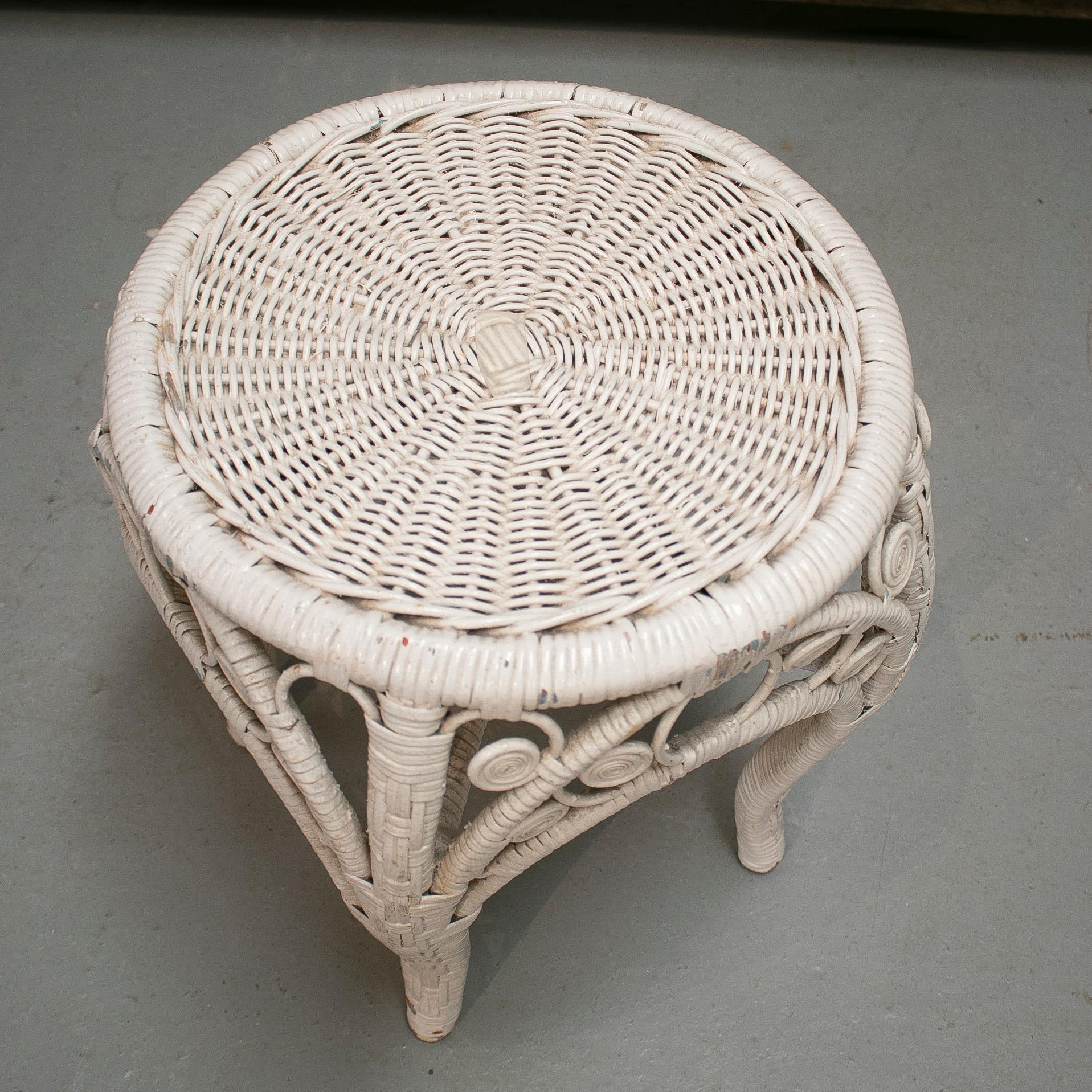 wicker stool round