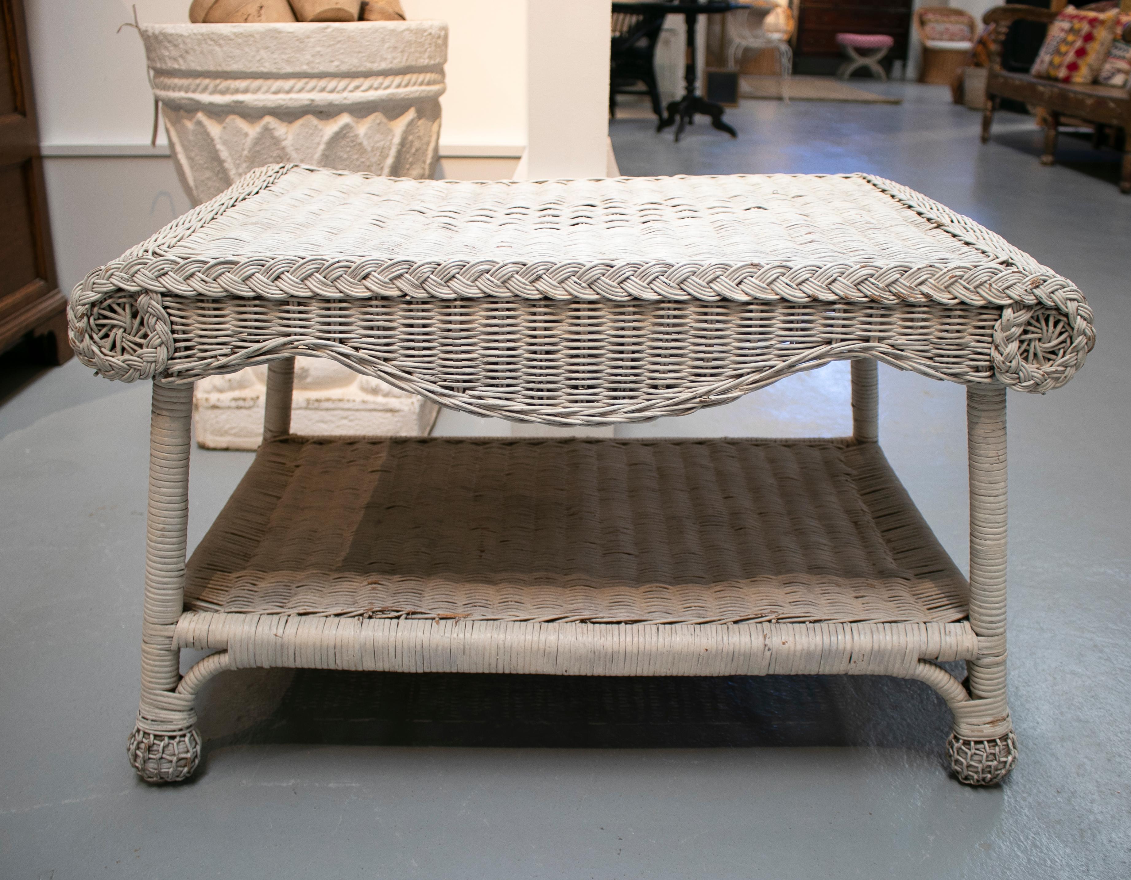 1970s Spanish Hand Woven Wicker Side Table Painted White In Good Condition In Marbella, ES