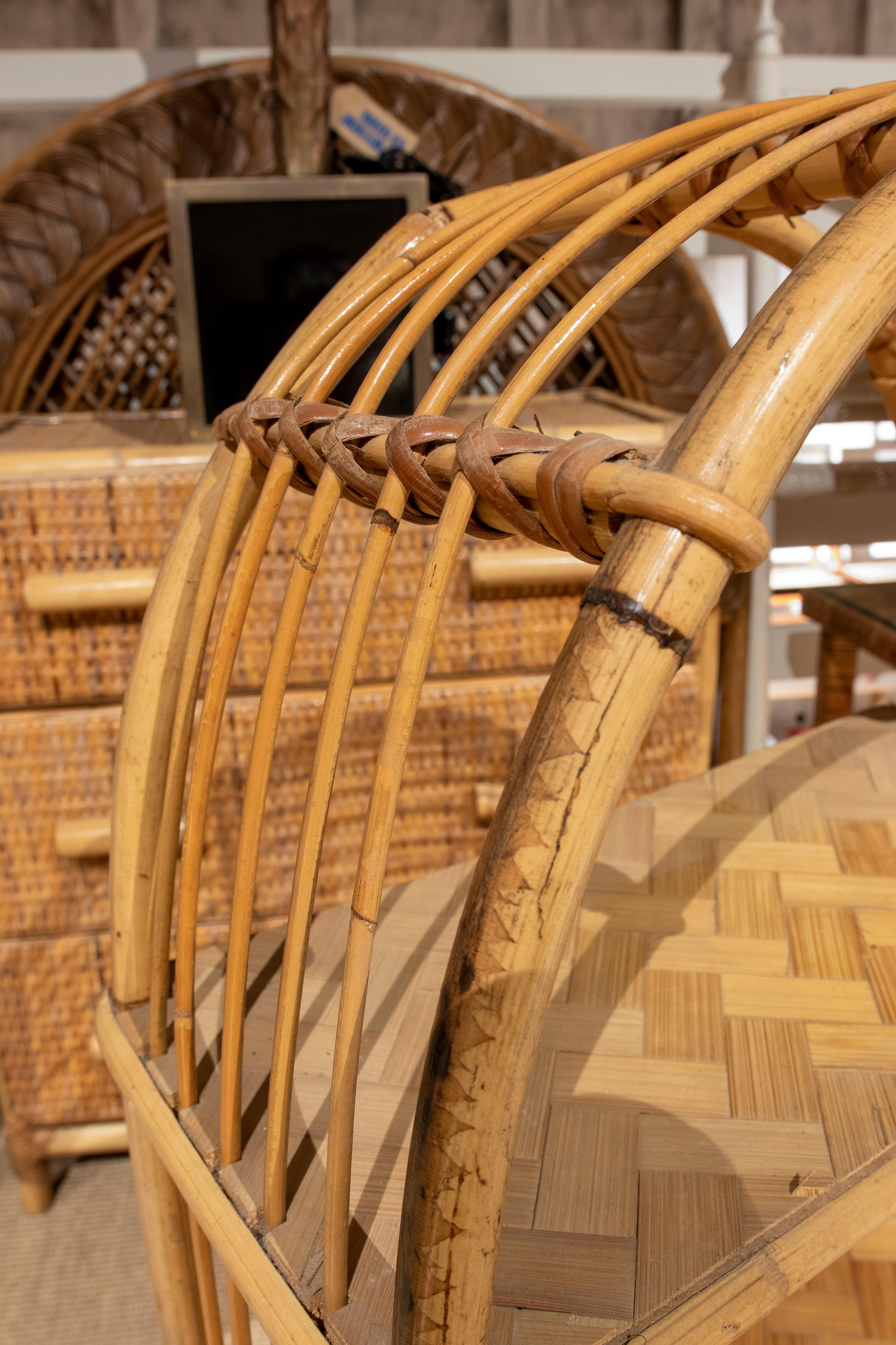 1970er Jahre Spanisches handgefertigtes Regal aus Bambus und Weide  im Angebot 3