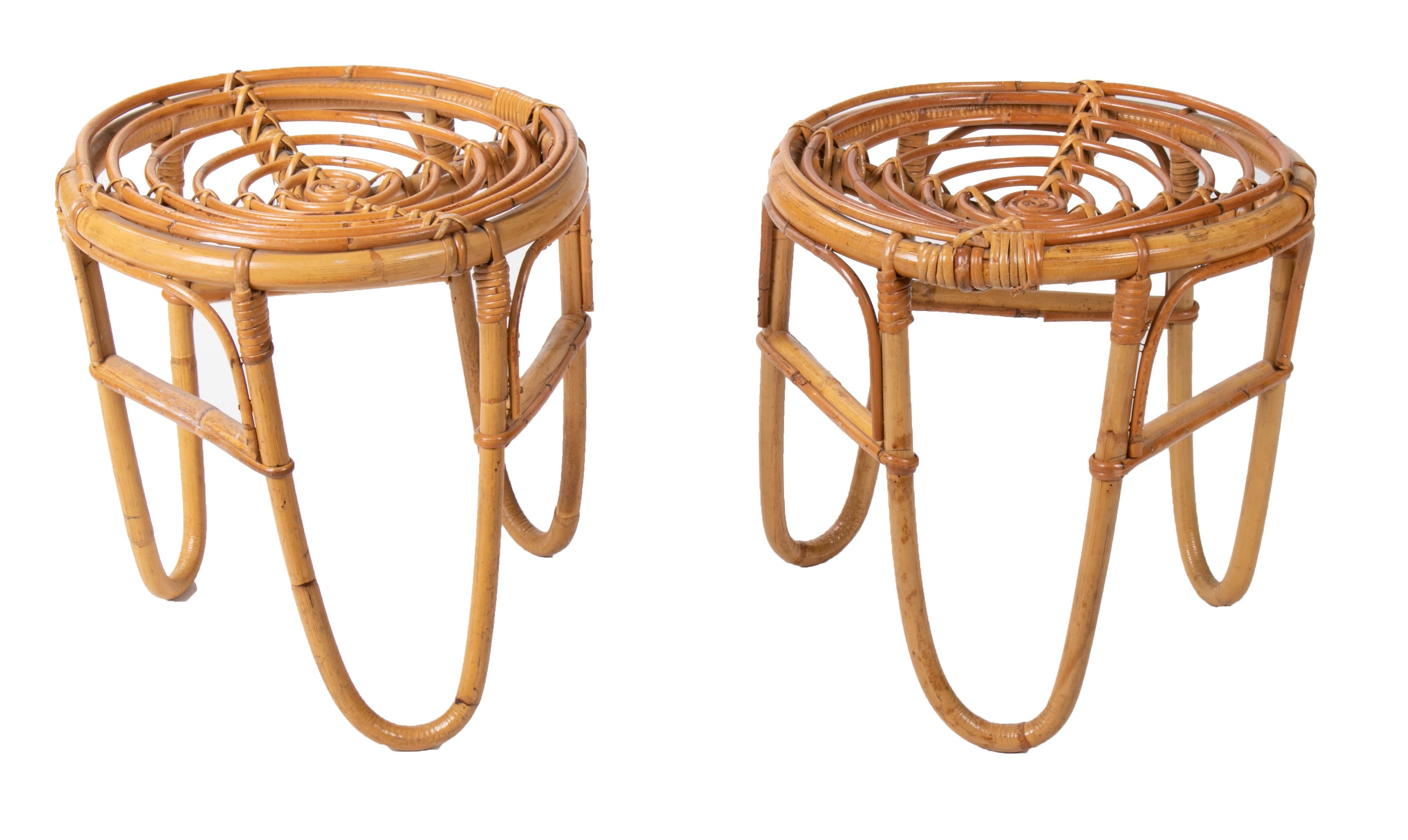 1970s Spanish Handmade Pair of Wicker and Bamboo Low Stools In Good Condition For Sale In Marbella, ES
