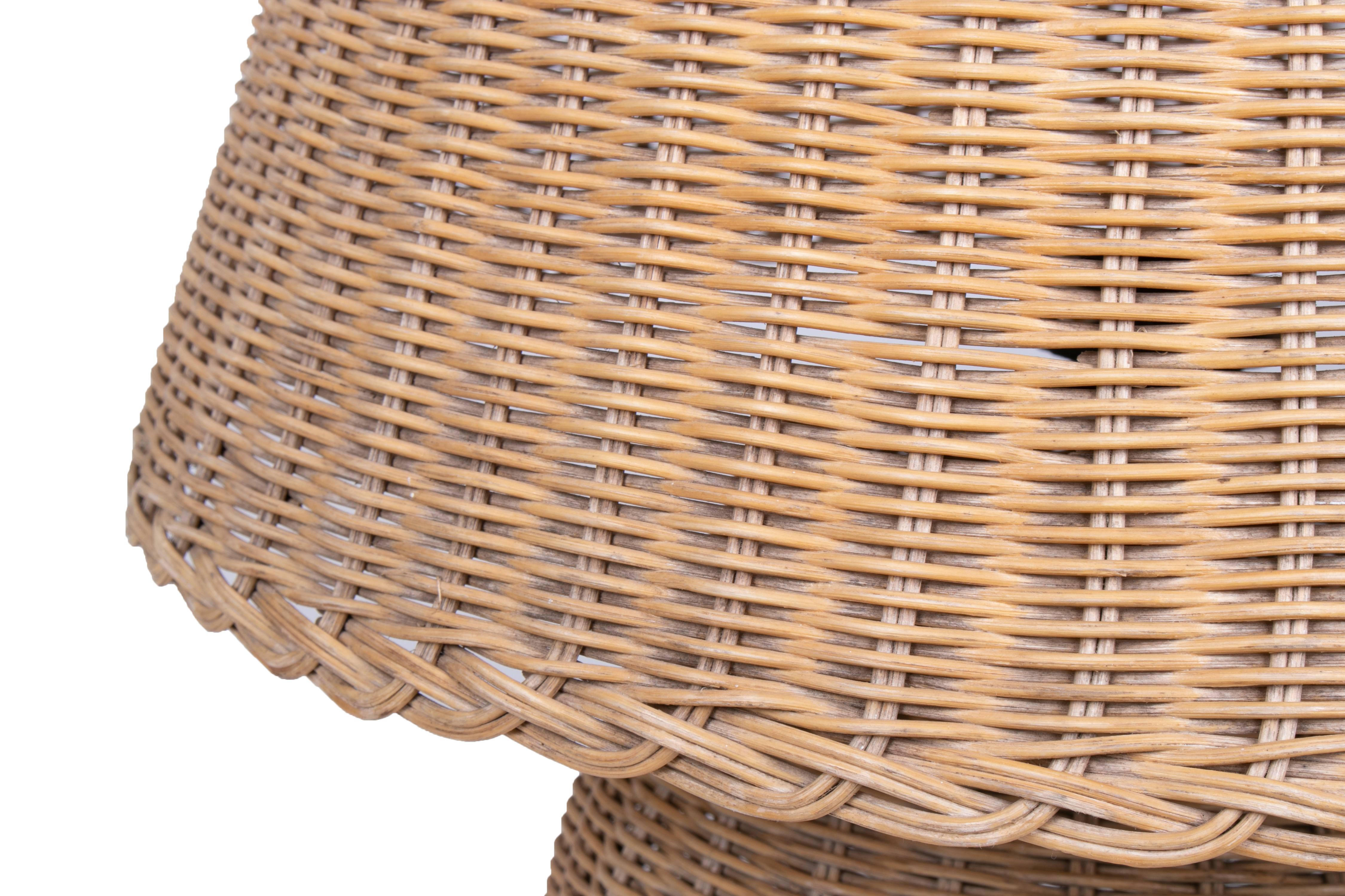 1970s Spanish Handmade Woven Wicker Lamp with Shade In Good Condition In Marbella, ES
