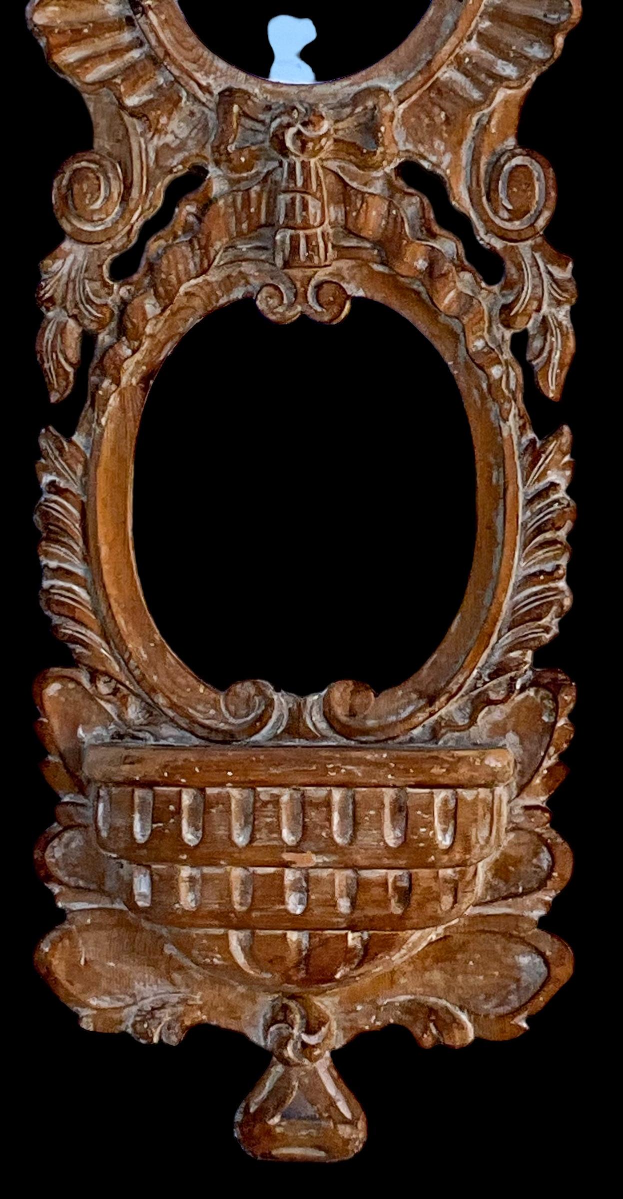 1970s Spanish Heavily Carved French Style Mirror With Wall Pocket / Planter  In Good Condition For Sale In Kennesaw, GA