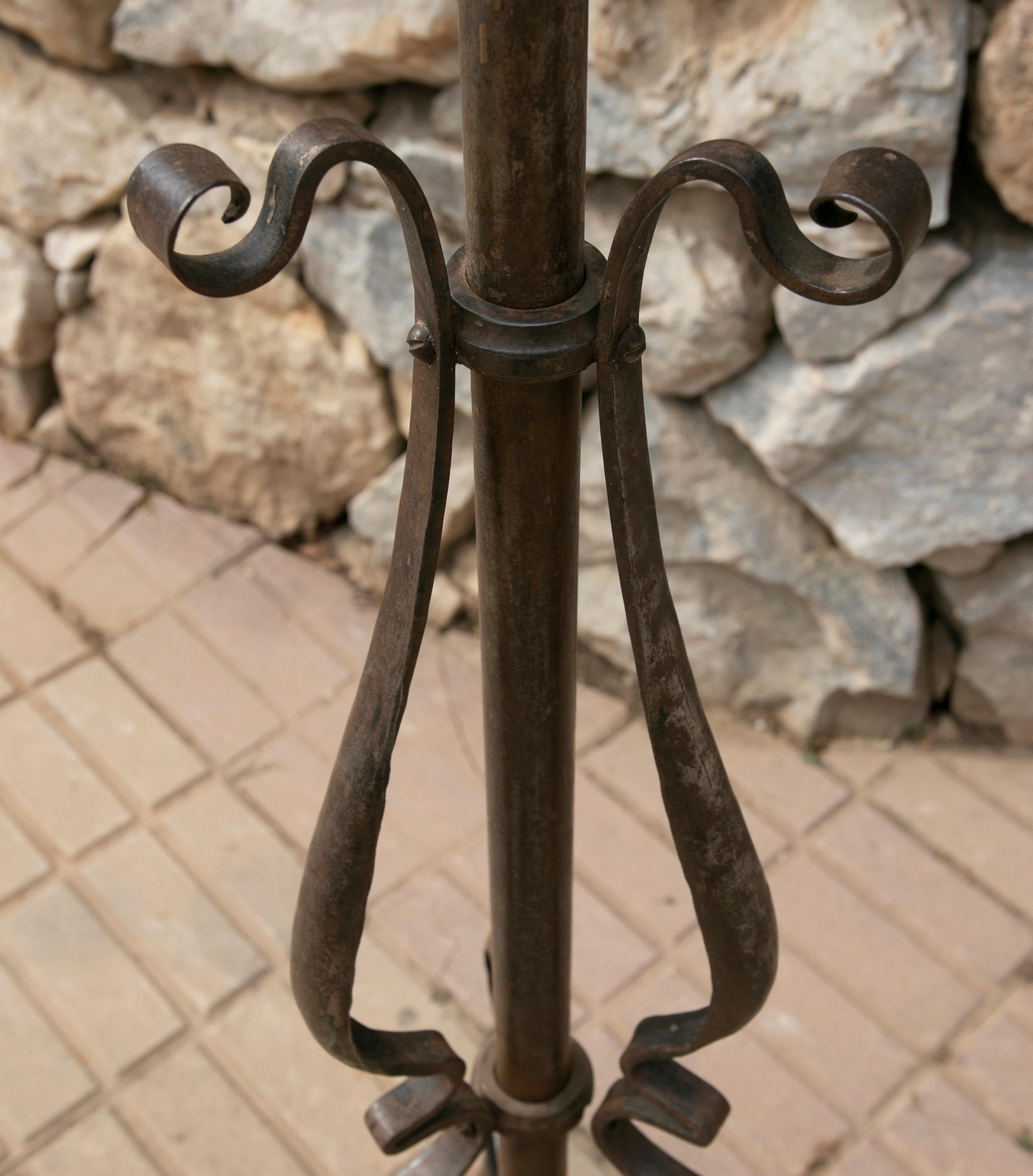 1970s Spanish Iron and Bronze Floor Lamp For Sale 2
