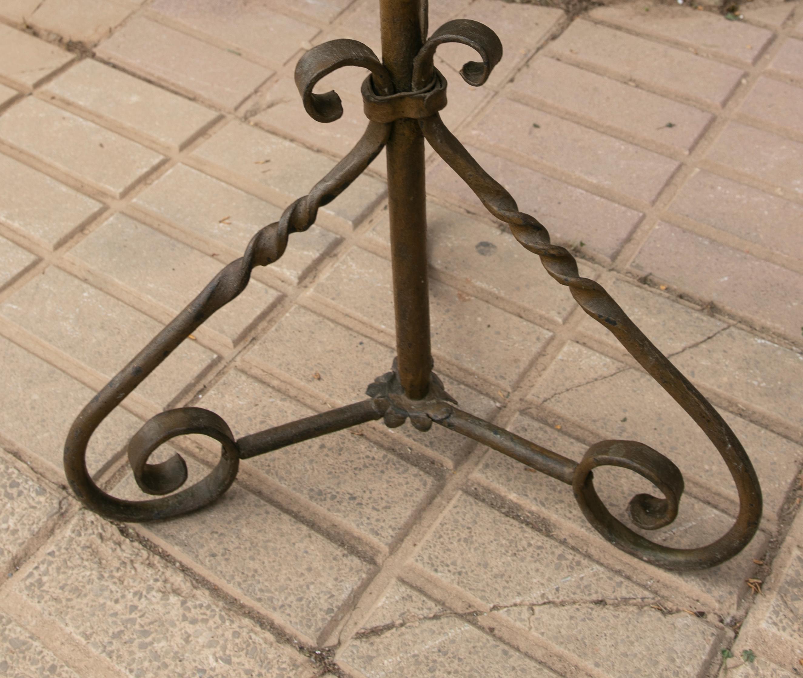 Lampadaire en fer espagnol des annes 1970 en vente 5