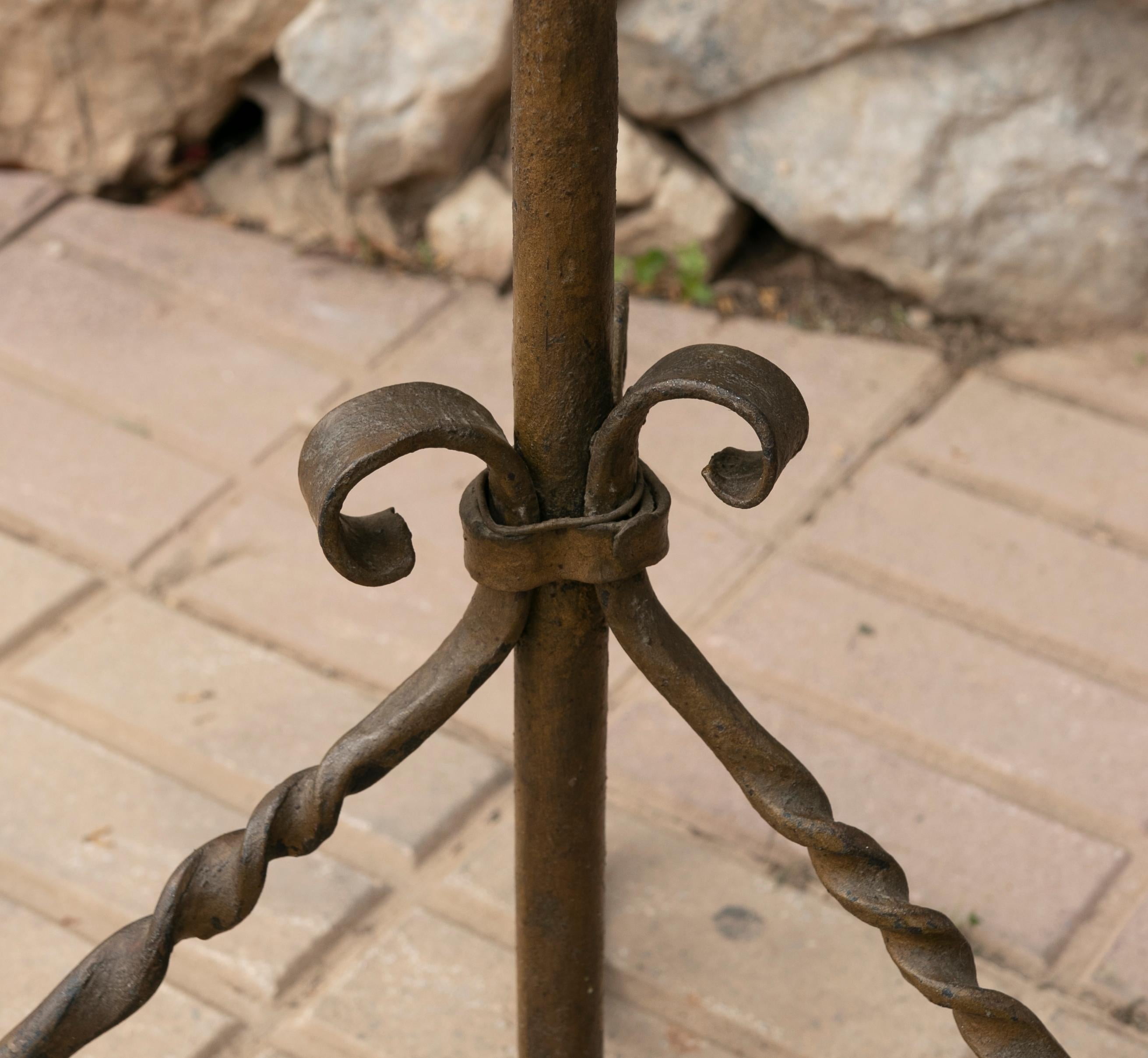 Lampadaire en fer espagnol des annes 1970 en vente 6