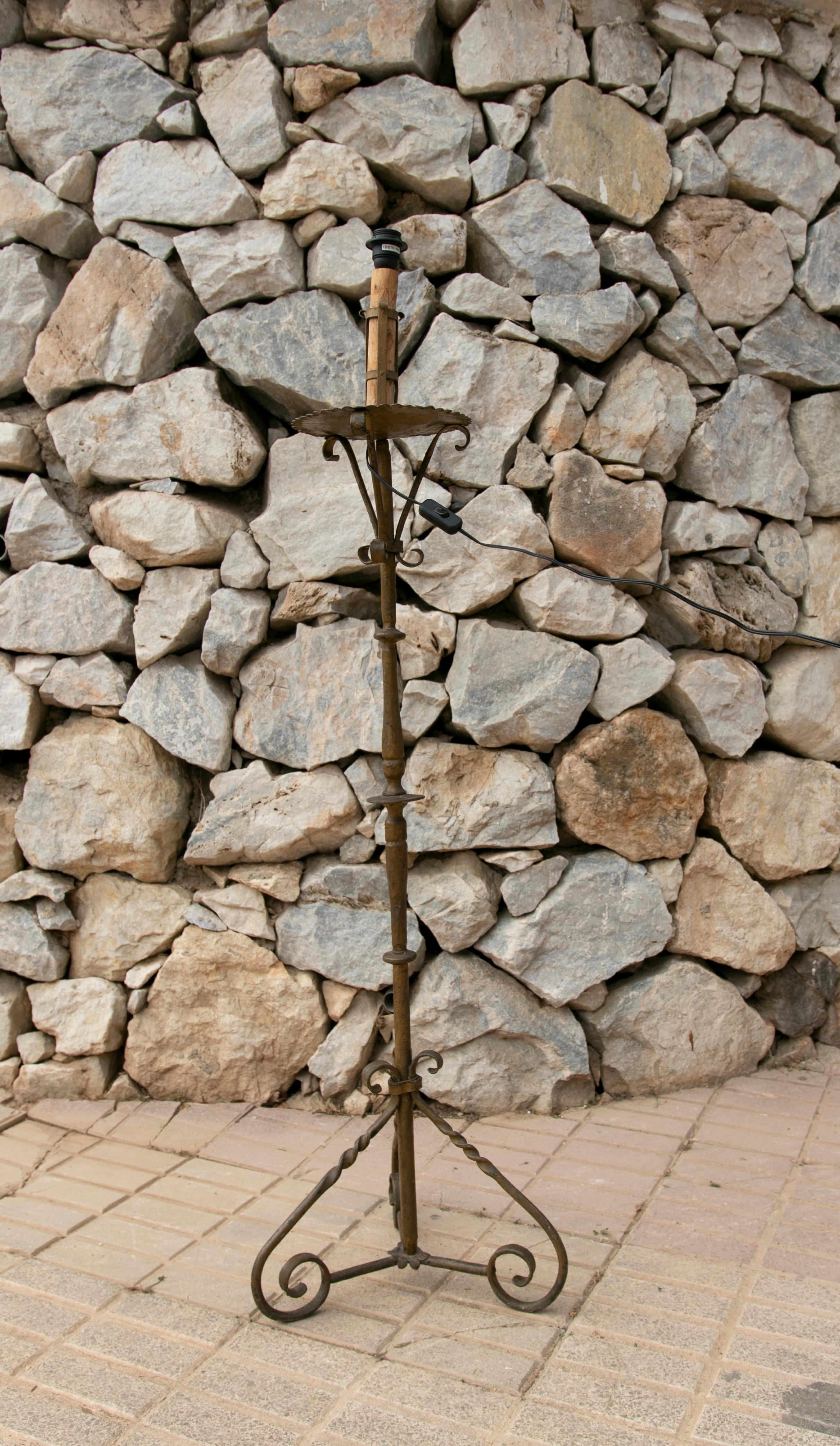 Espagnol Lampadaire en fer espagnol des annes 1970 en vente