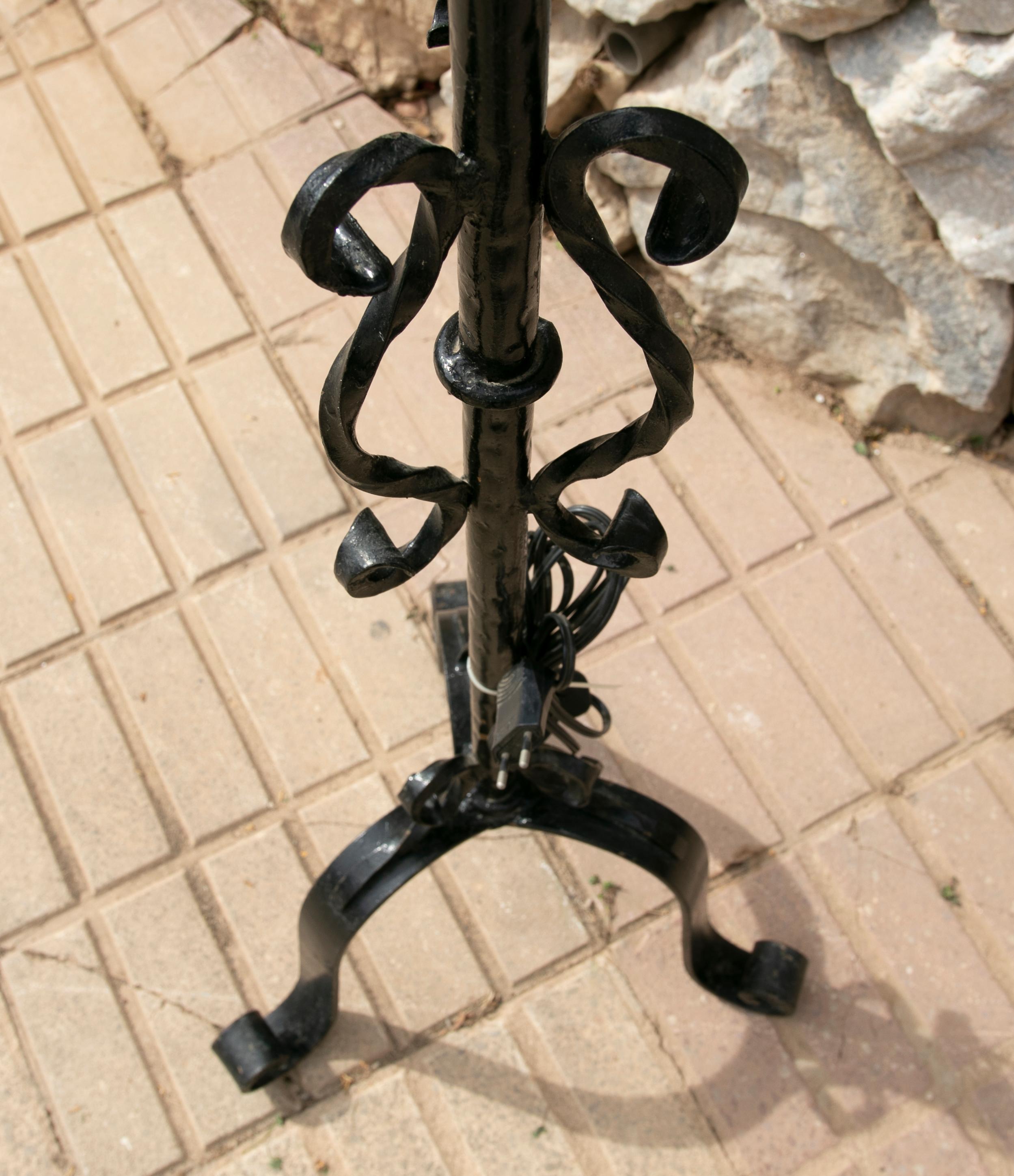 1970s Spanish Iron Floor Lamp Painted in Black For Sale 8