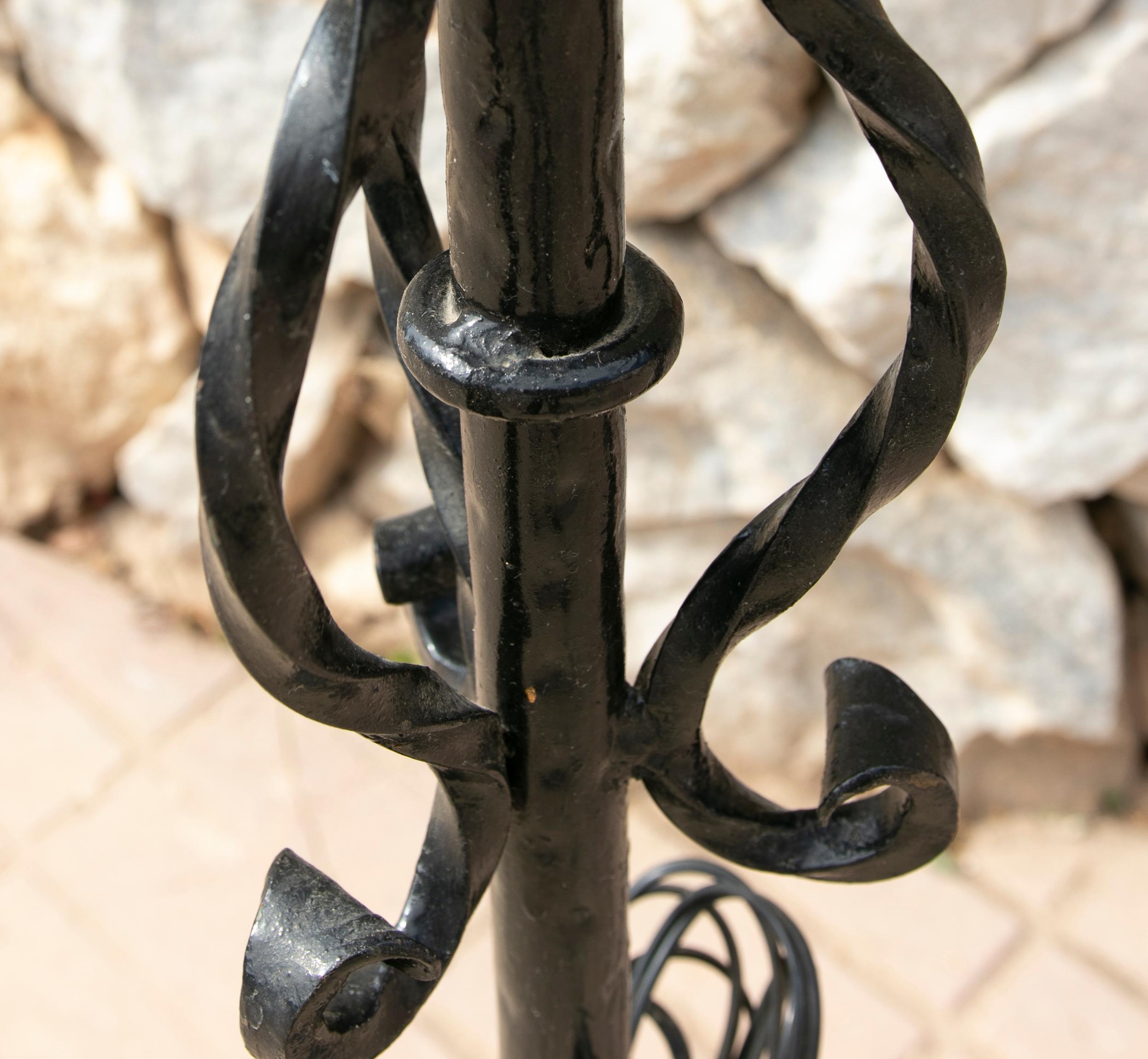 1970s Spanish Iron Floor Lamp Painted in Black For Sale 4
