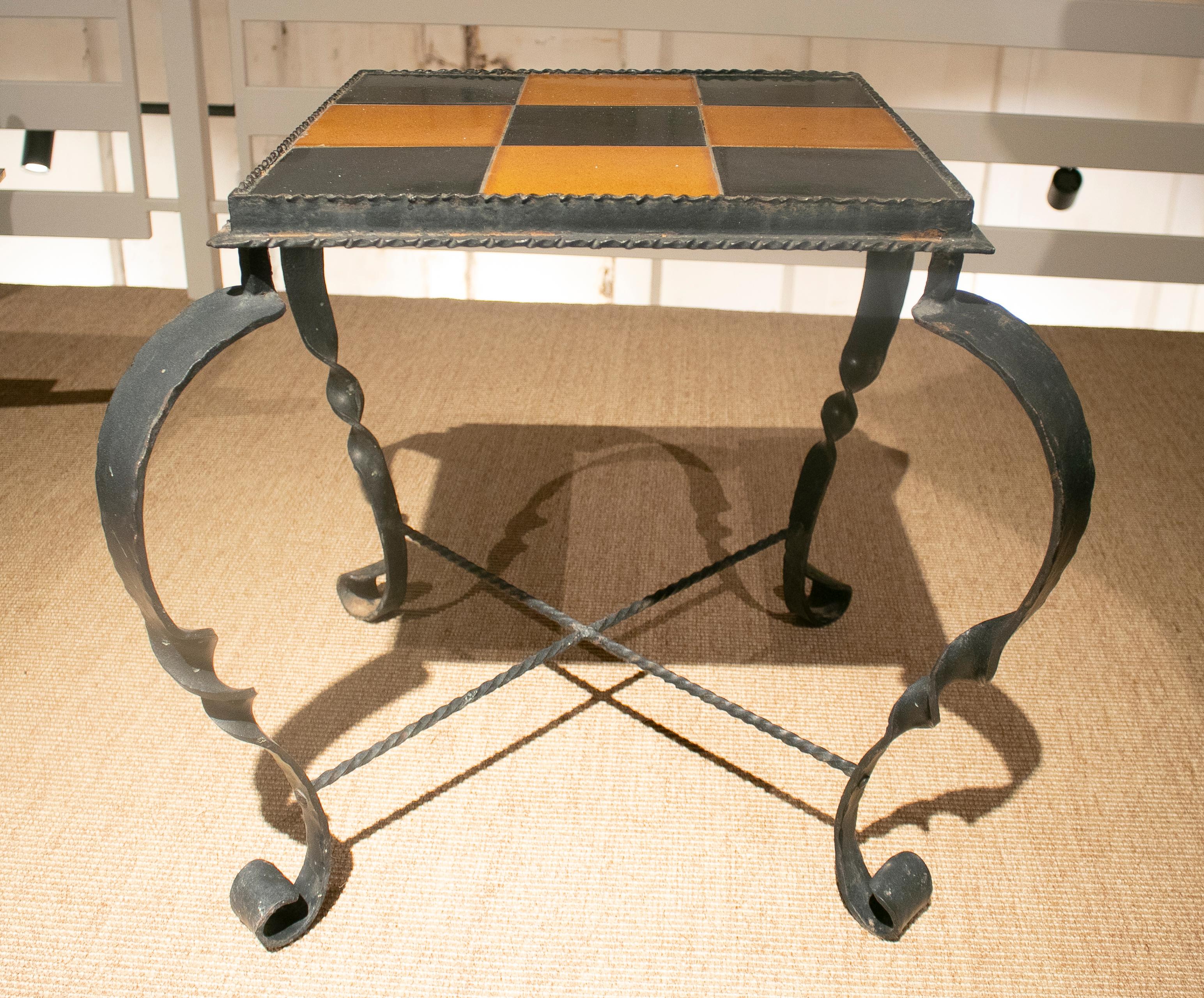 1970s Spanish Iron Garden Table w/ Checkered Glazed Ceramic Tiles Top In Good Condition For Sale In Marbella, ES