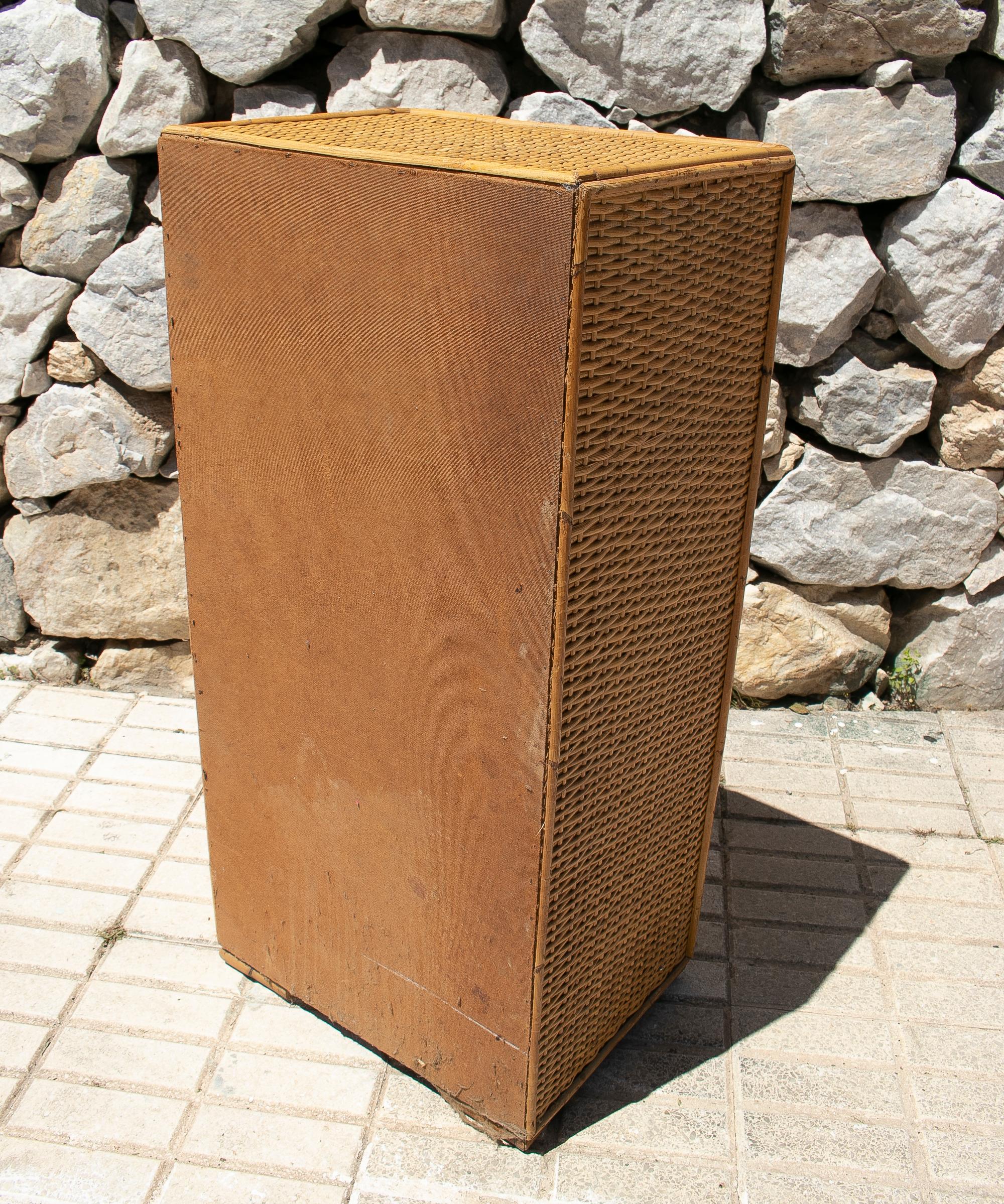 1970s Spanish Lace Wicker 6-Drawer Tall Chest In Good Condition For Sale In Marbella, ES