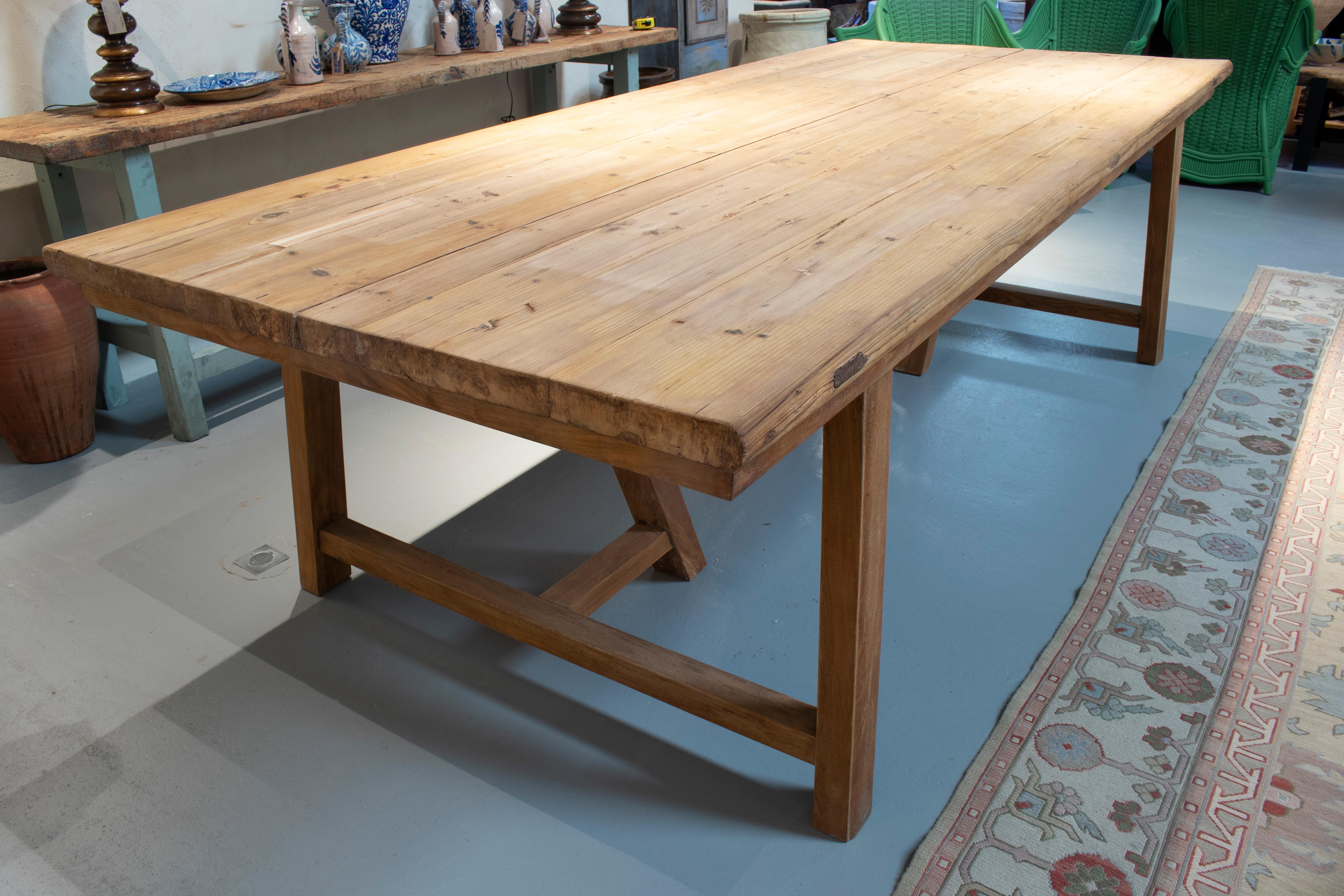 1970s Spanish Lime Washed Elm Wood Farmhouse Dining Table In Good Condition In Marbella, ES