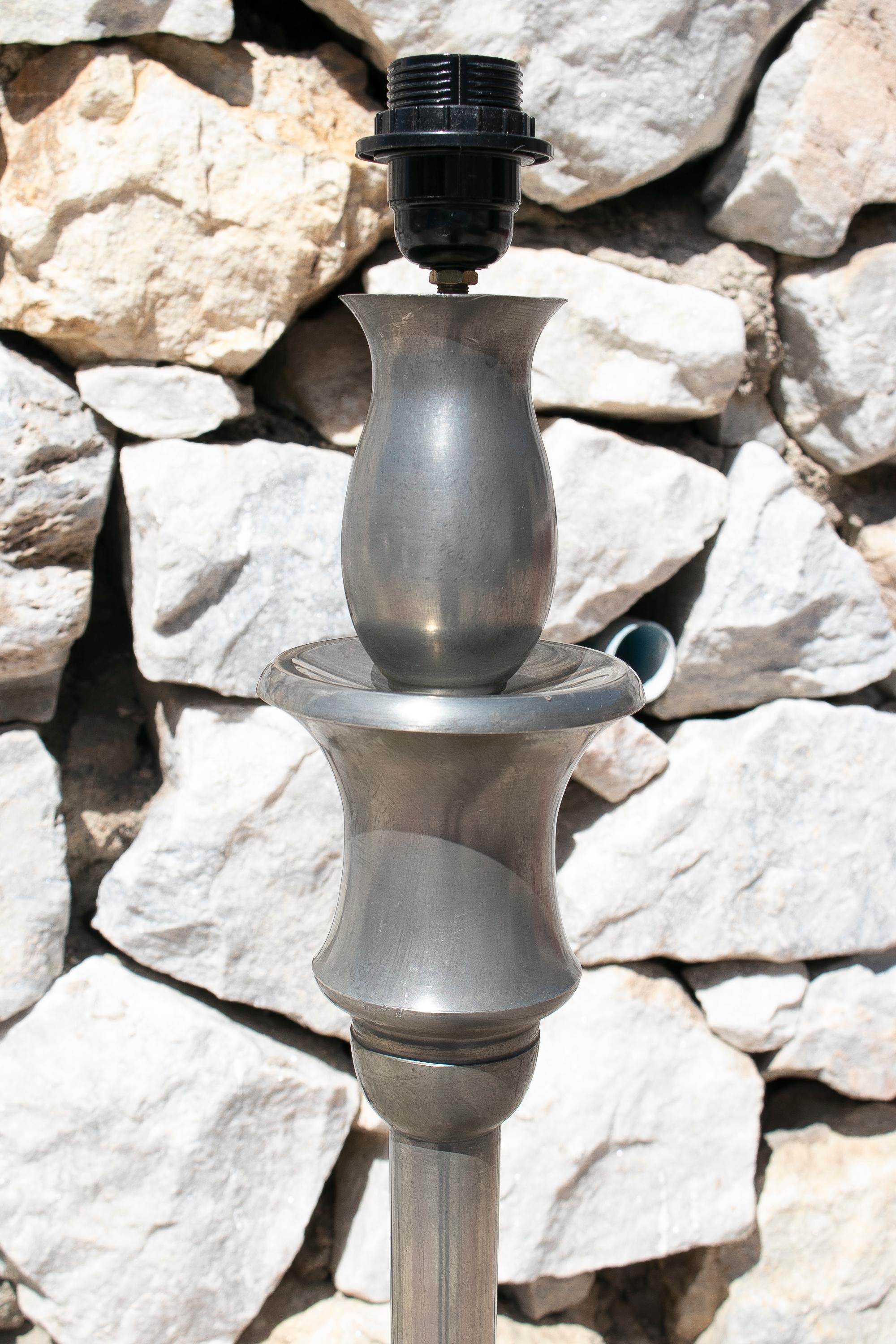 Spagnolo Lampada a stelo spagnola in metallo degli anni '70 in vendita