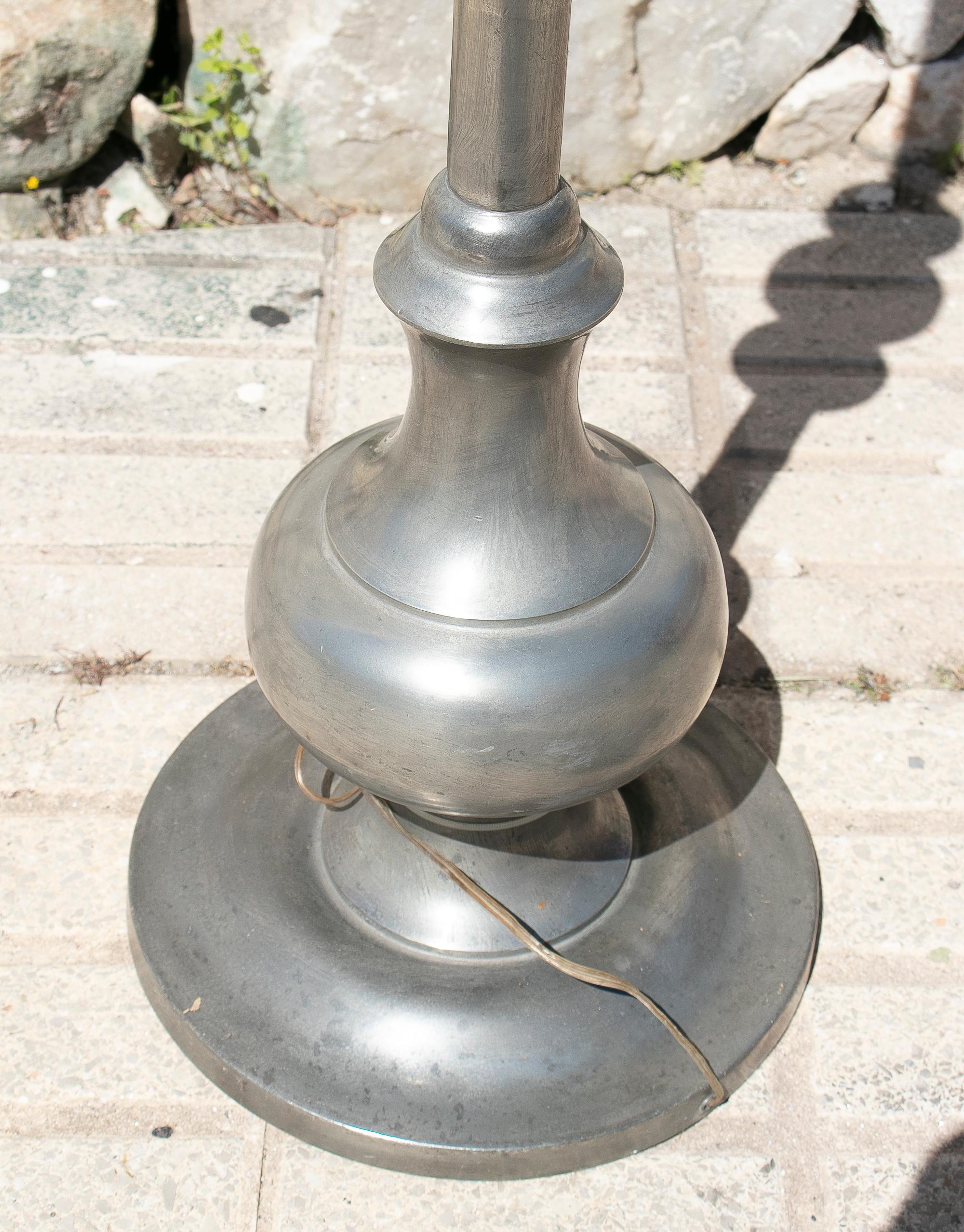 1970s Spanish Metal Standing Lamp For Sale 4