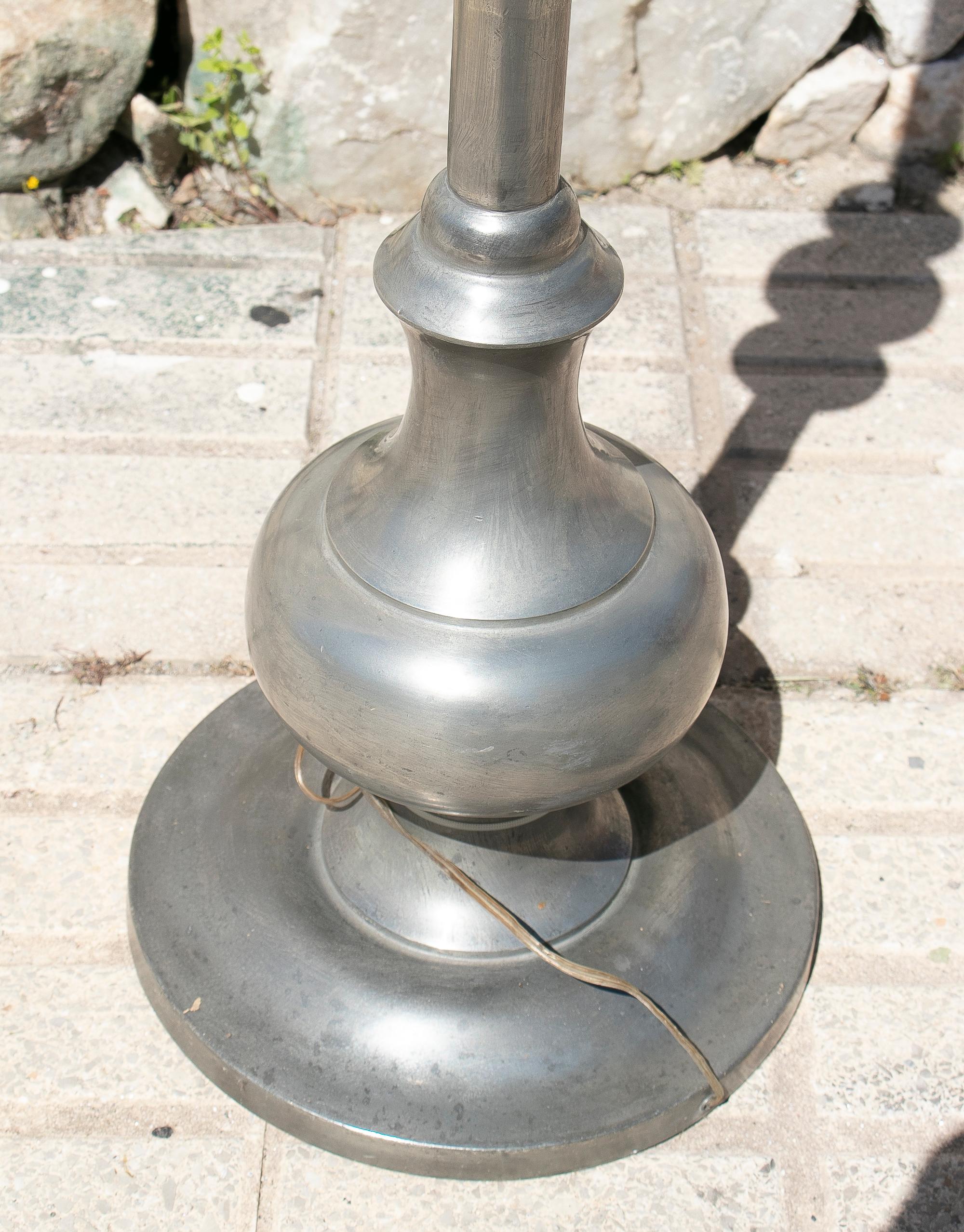 Lampada a stelo spagnola in metallo degli anni '70 in vendita 2