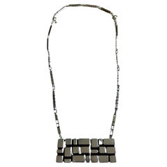 Collana e bracciale in argento con griglia geometrica modernista spagnola degli anni '70